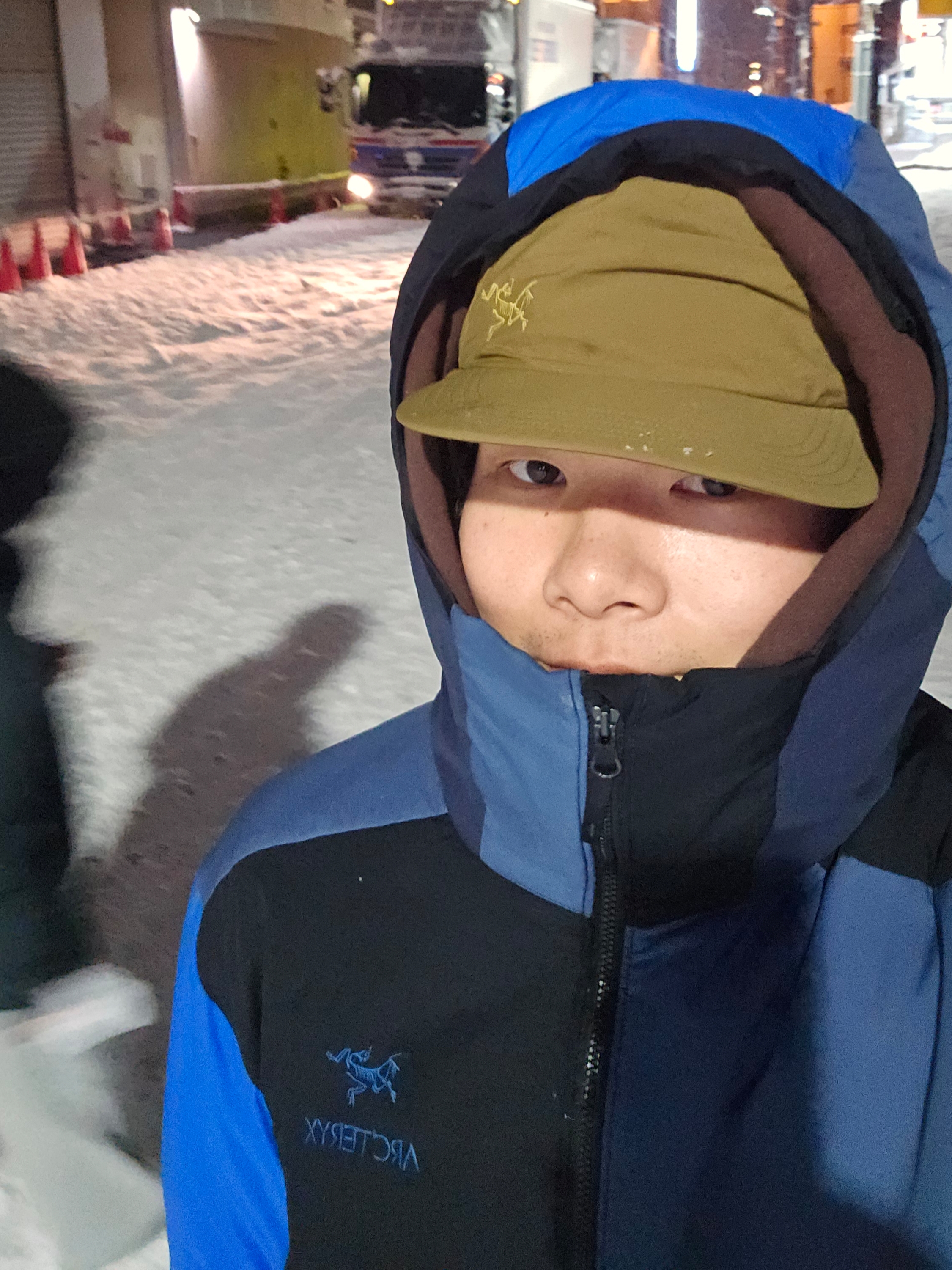 Arc'teryx Proton Hat Relic, Arc'teryx x Beams Atom LT Hoody Boro Blue 착용 스타일