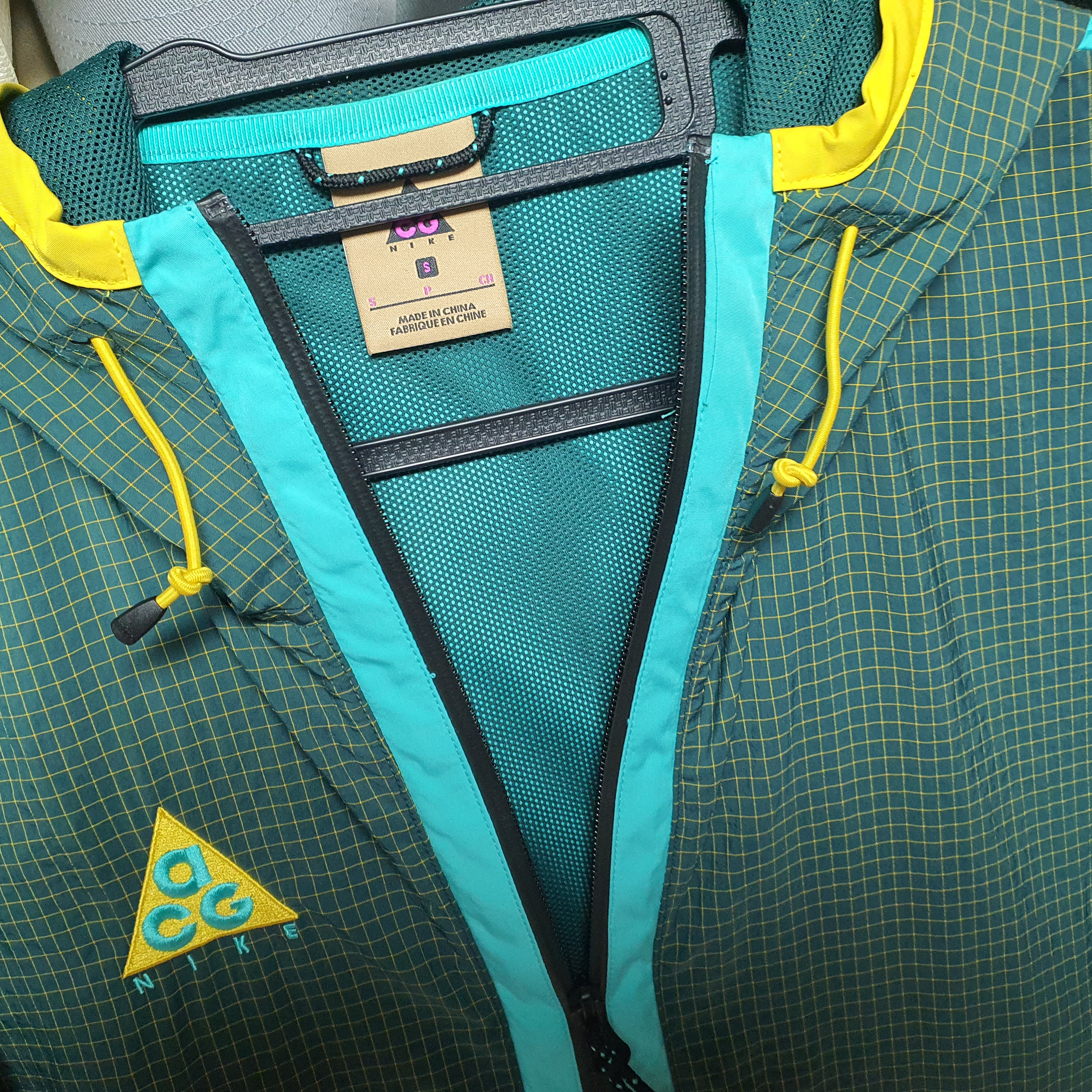 Nike ACG Woven Hooded Jacket Hyper Jade - US/EU 착용 스타일 - 1