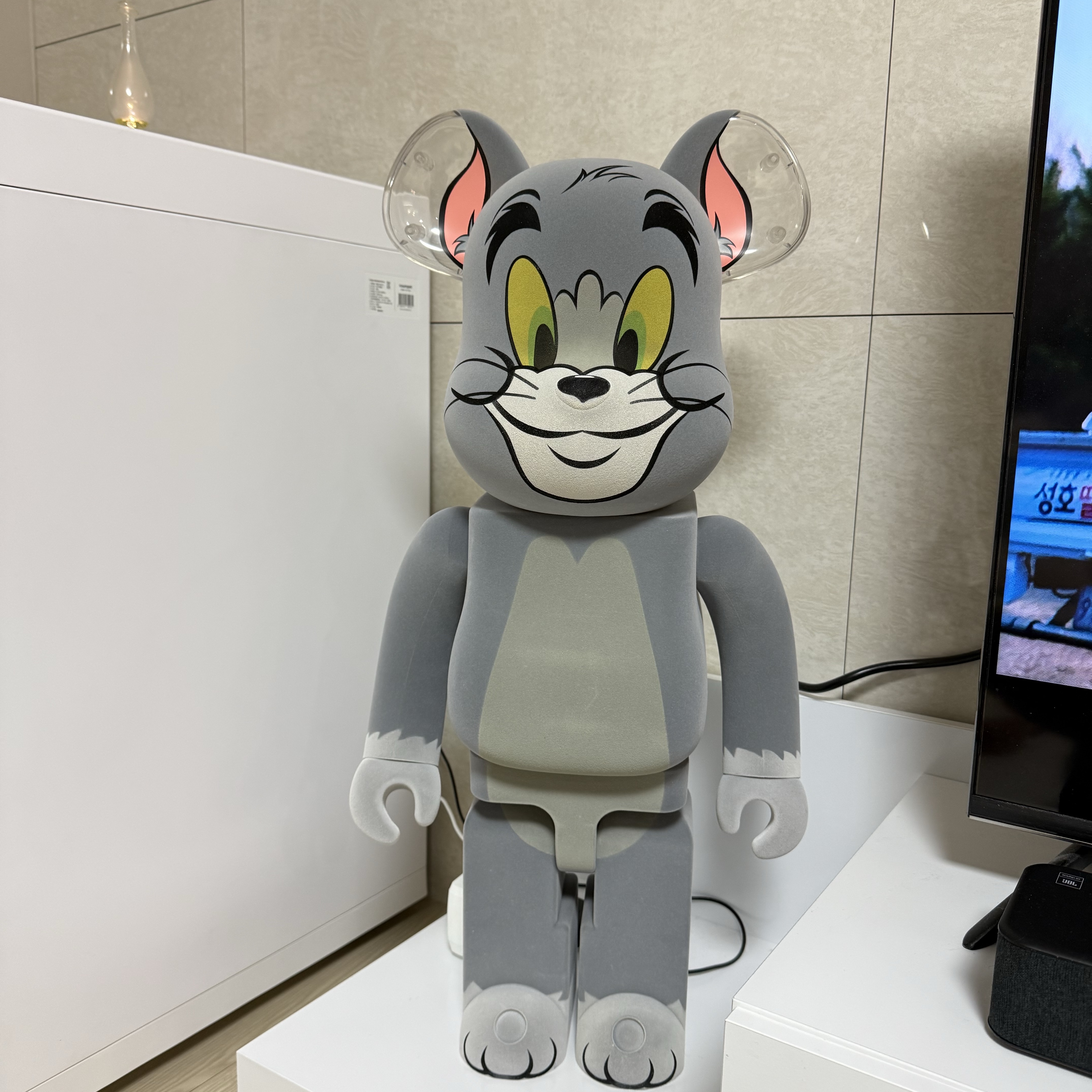 Bearbrick Tom & Jerry Tom Flocky Ver. 1000% 착용 스타일 - 2