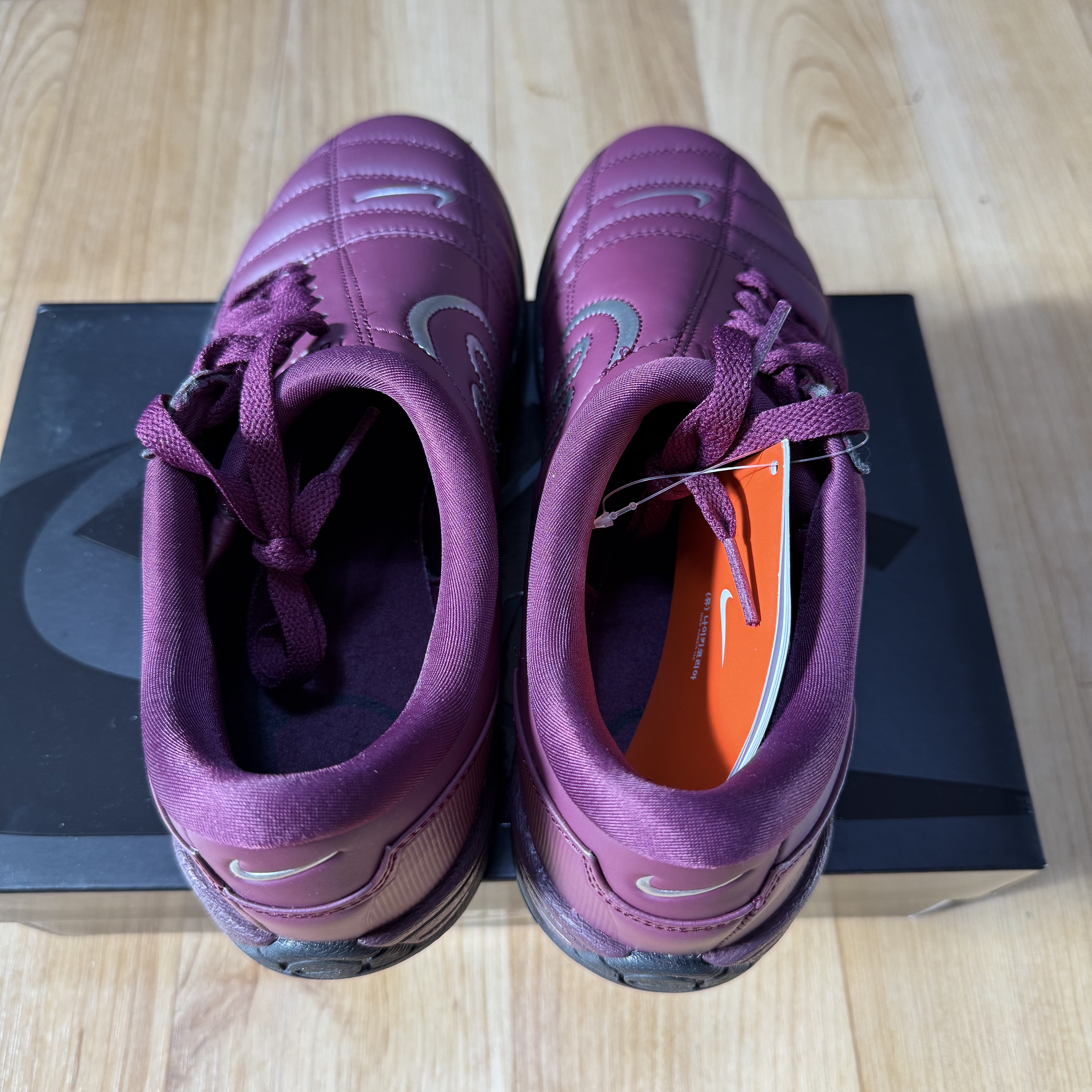 Nike Total 90 III SP Bordeaux and Metallic Silver 착용 스타일 - 3