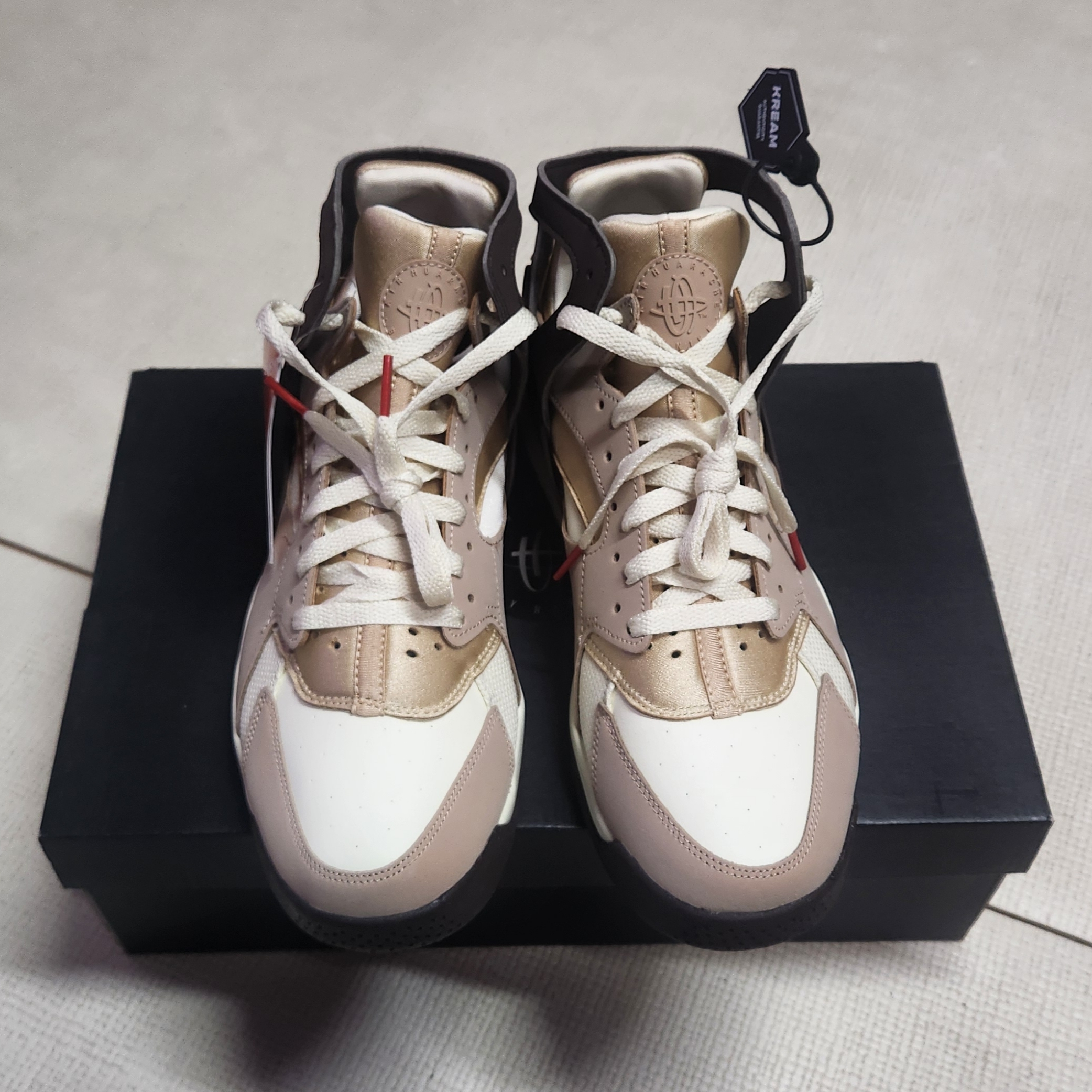 Nike Air Flight Huarache Hemp and Coconut Milk 착용 스타일 - 4