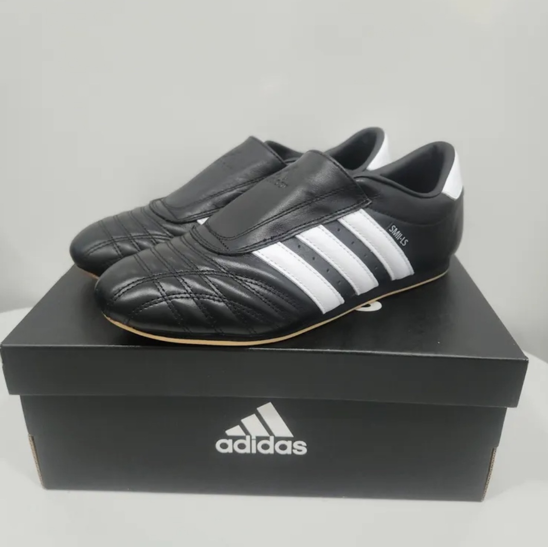 (W) Adidas Taekwondo Core Black Cloud White 착용 스타일