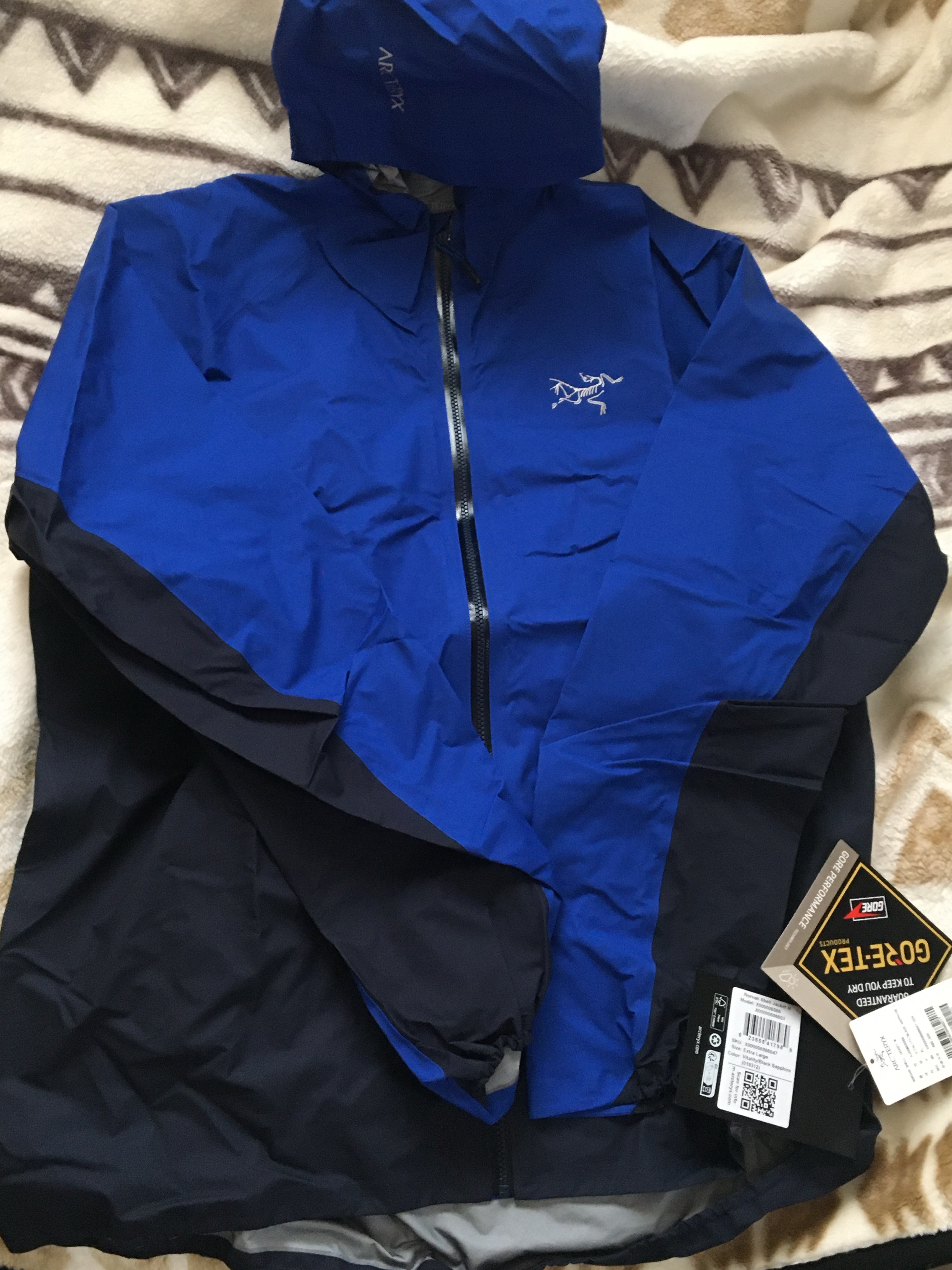 Arc'teryx Norvan shell Jacket Vitality Black Sapphire 착용 스타일 - 3