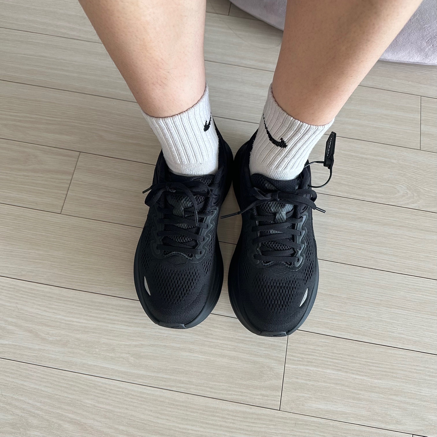 (W) Hoka Bondi 9 Black - Regular 착용 스타일