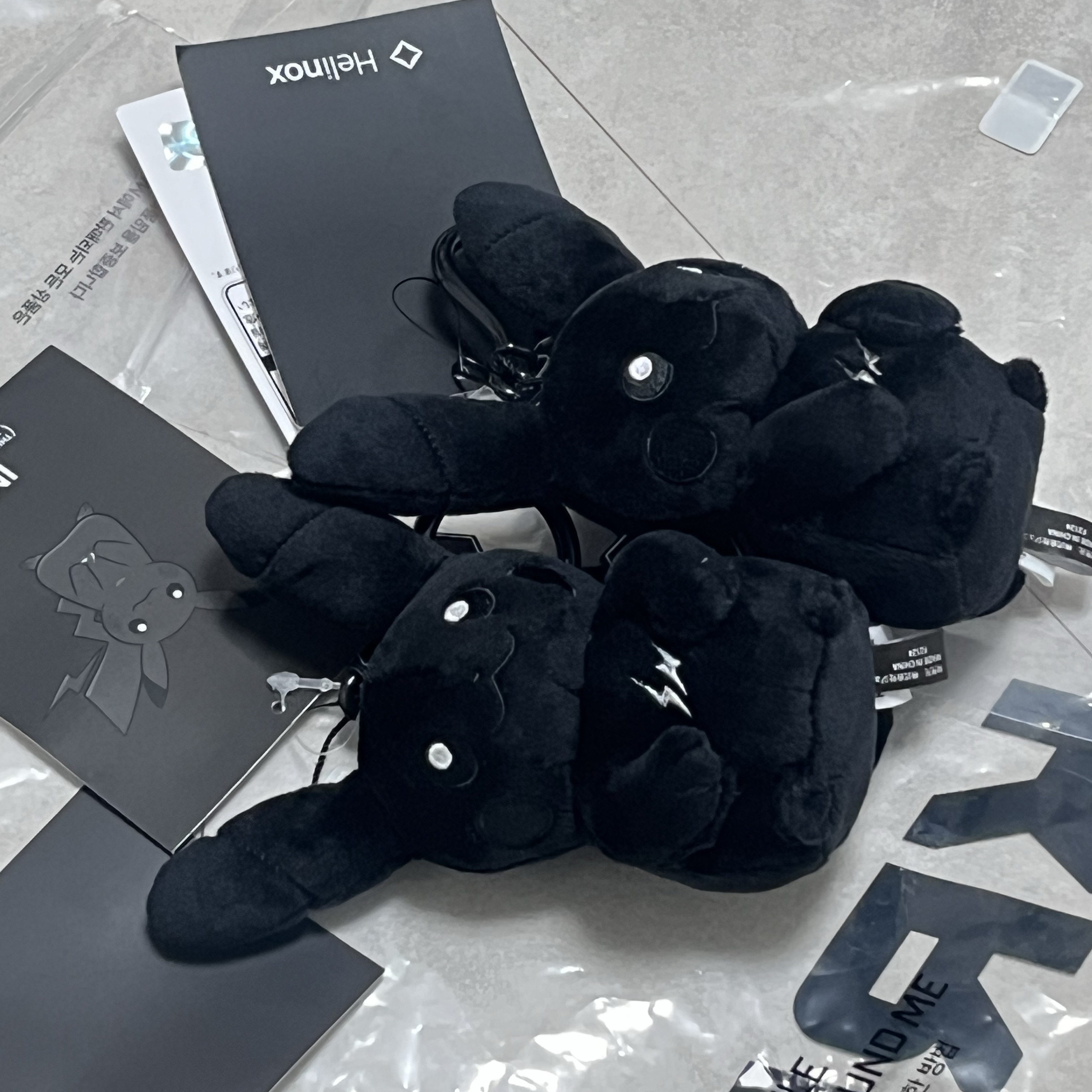 Fragment x Pokemon INN Thunderbolt Project TBP Mascot Key Ring Pikachu Black 착용 스타일