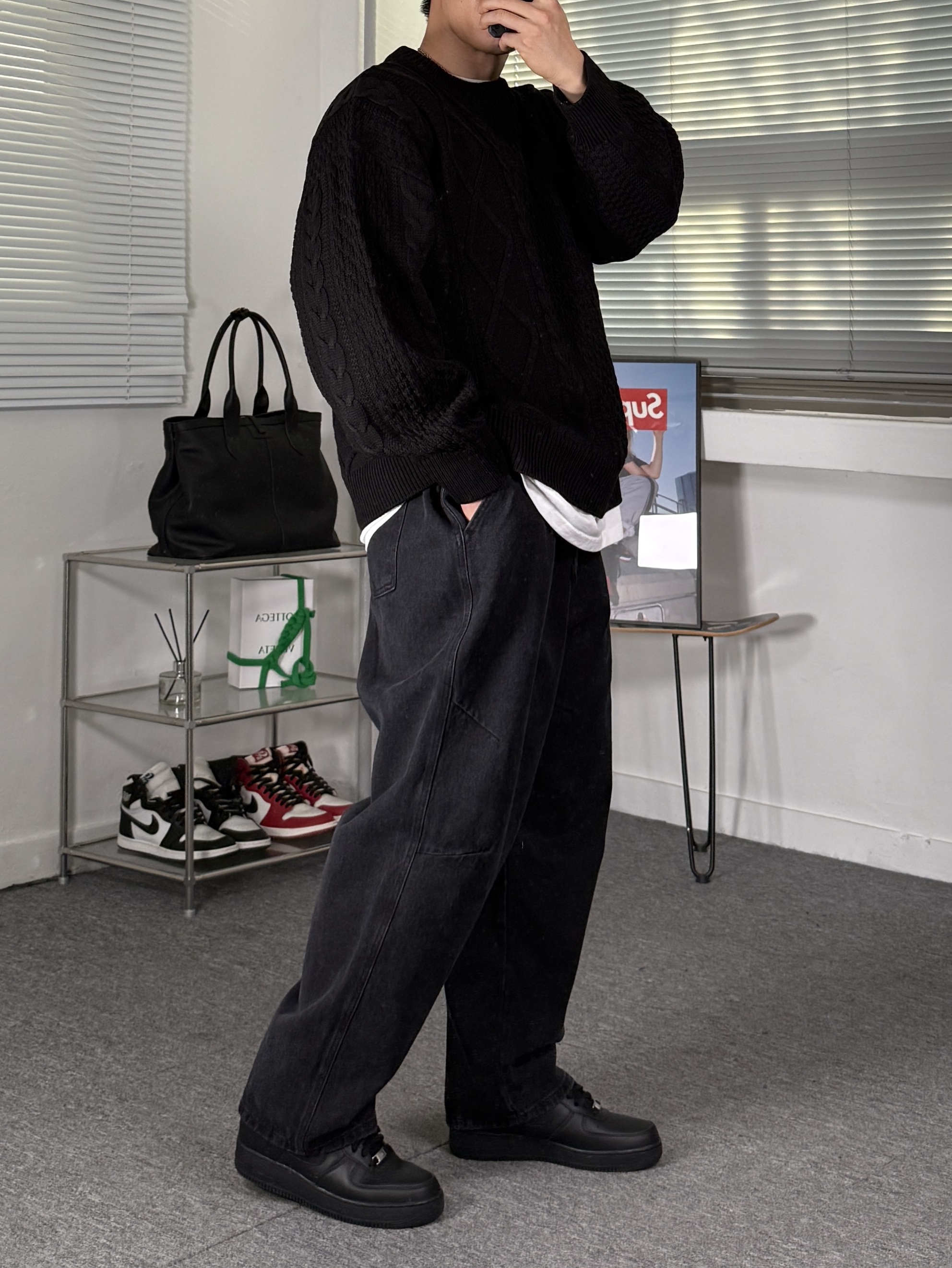 Nike Air Force 1 '07 Low Triple Black 착용 스타일 - 9