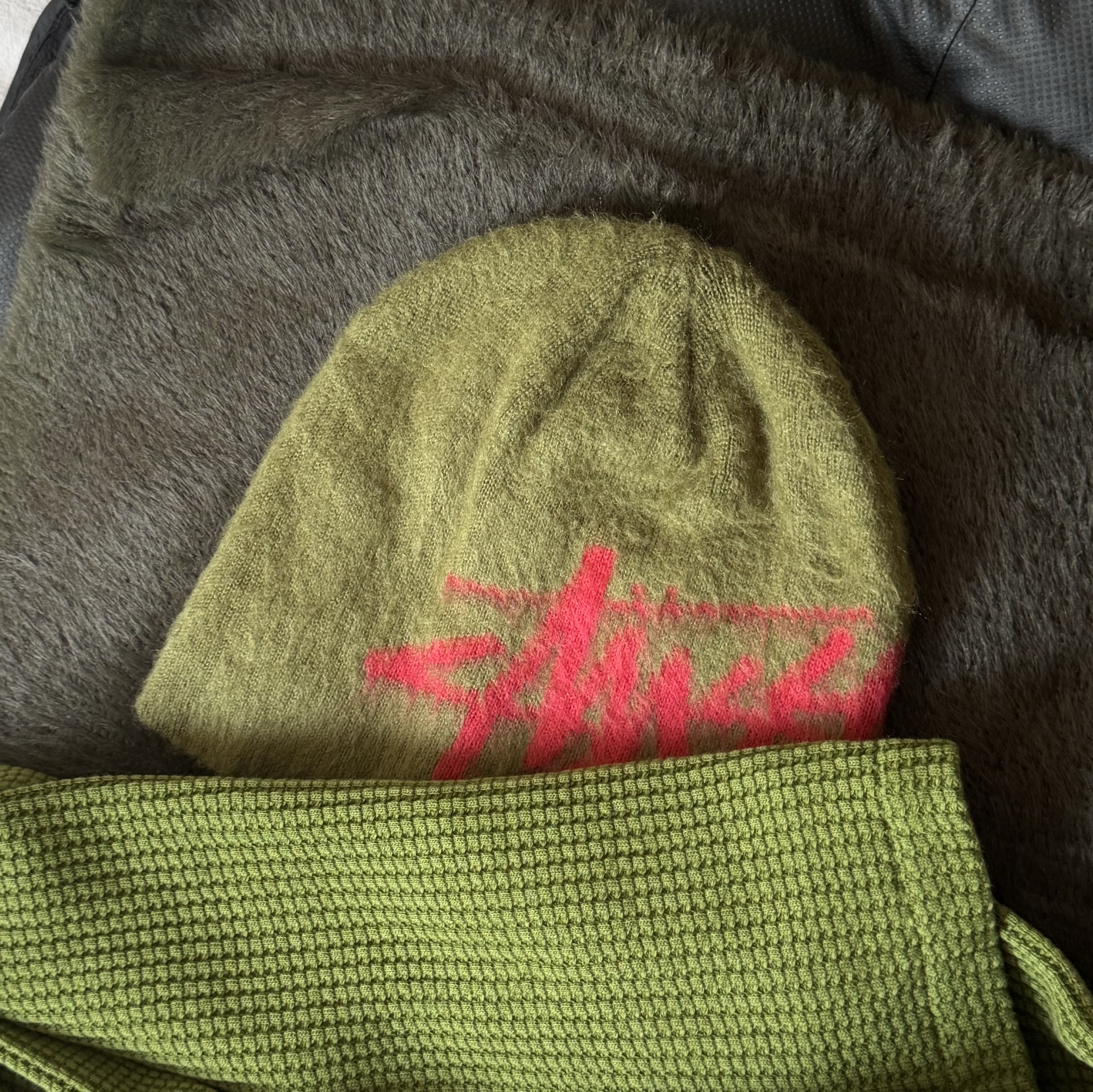Stussy Brushed Out Stock Skullcap Beanie Army 착용 스타일 - 2