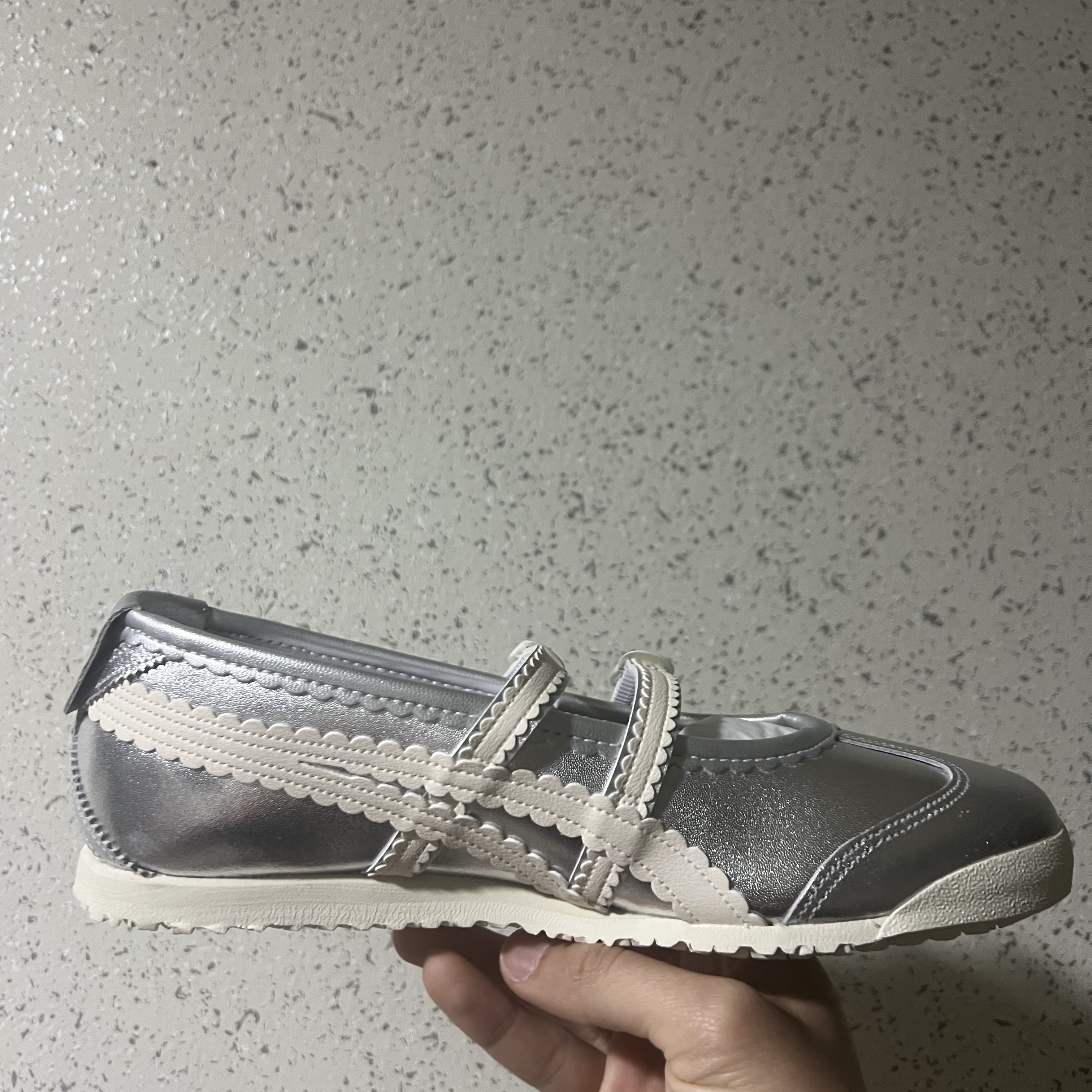 (W) Onitsuka Tiger Mexico 66 TGRS Silver Cream 착용 스타일 - 1