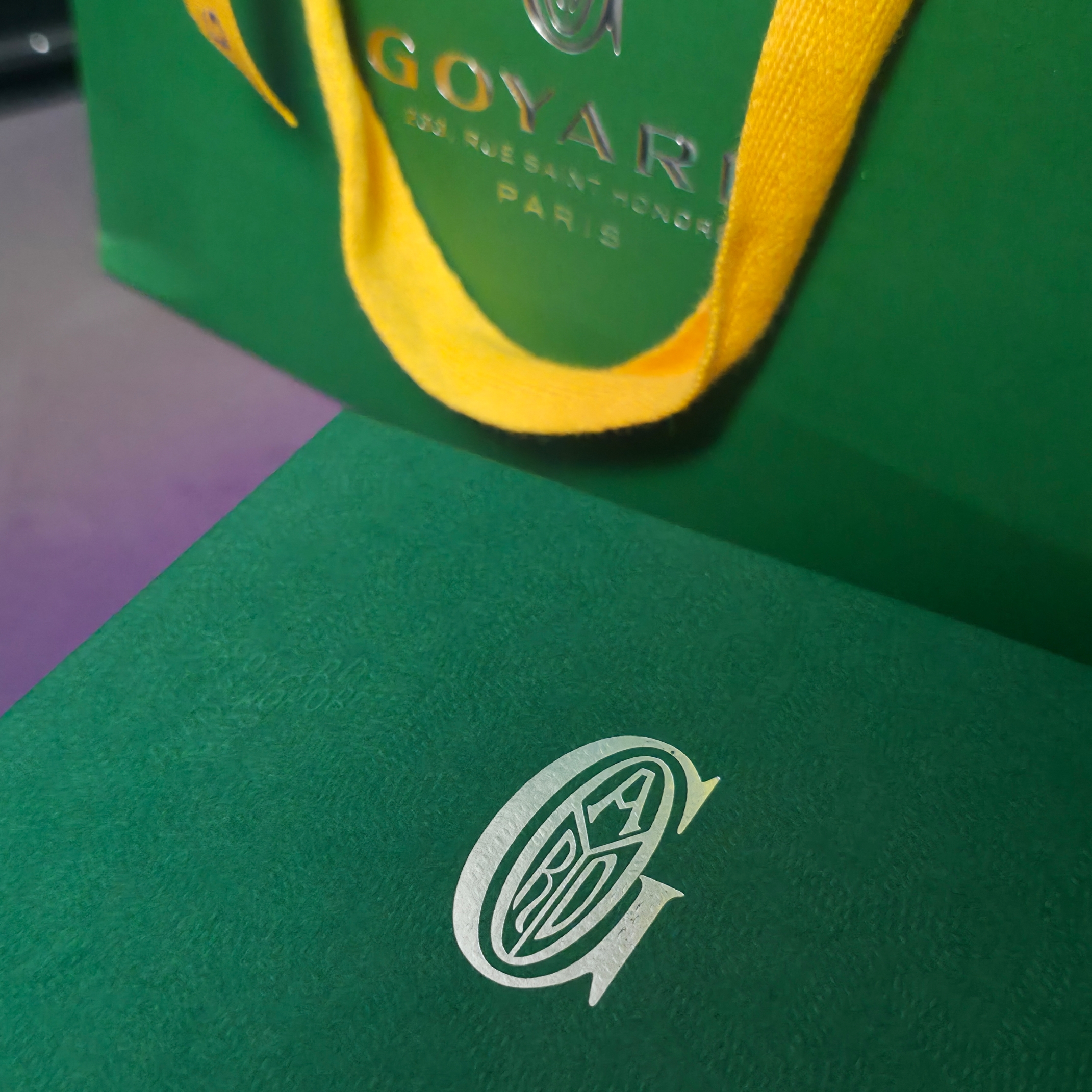Goyard Saint Pierre Card Holder Burgundy 착용 스타일