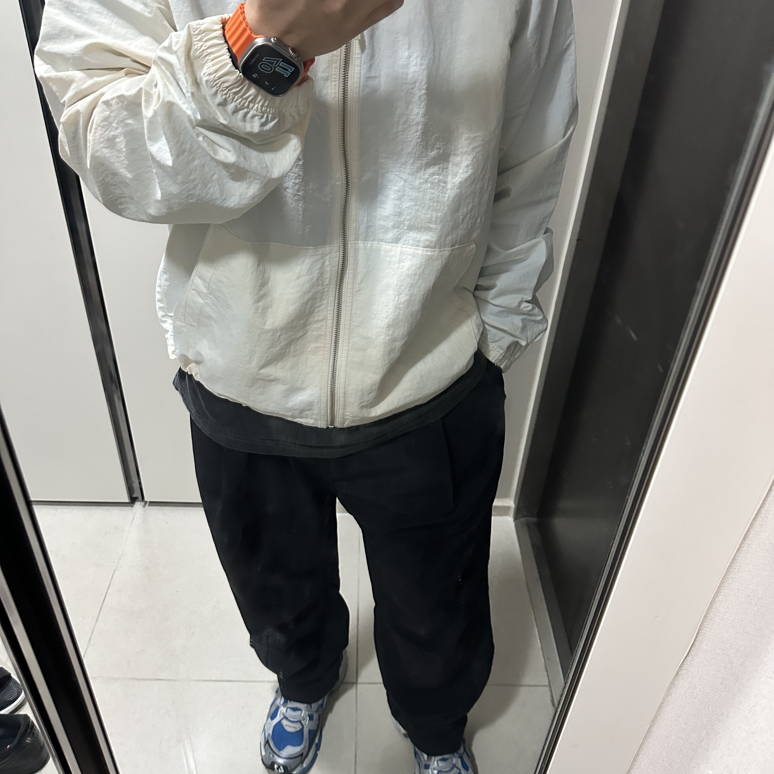 Stussy Wave Dye Beach Shell Jacket Bone, Balenciaga Runner Sneakers Blue White 착용 스타일