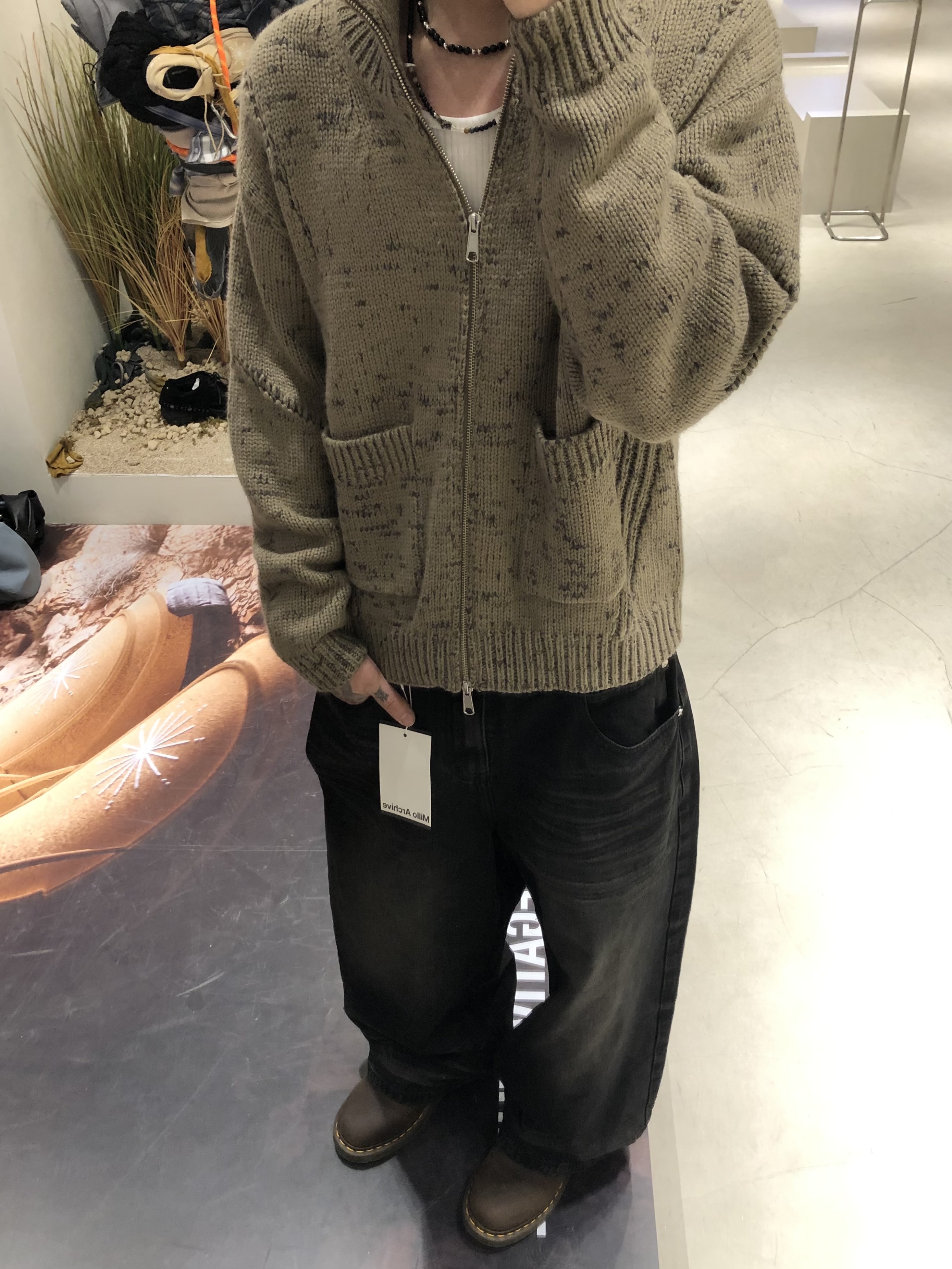 Dr. Martens 1461 Crazy Horse Dark Brown, Millo Archive Dust High Neck Full Zip Up Khaki Brown 착용 스타일 - 4