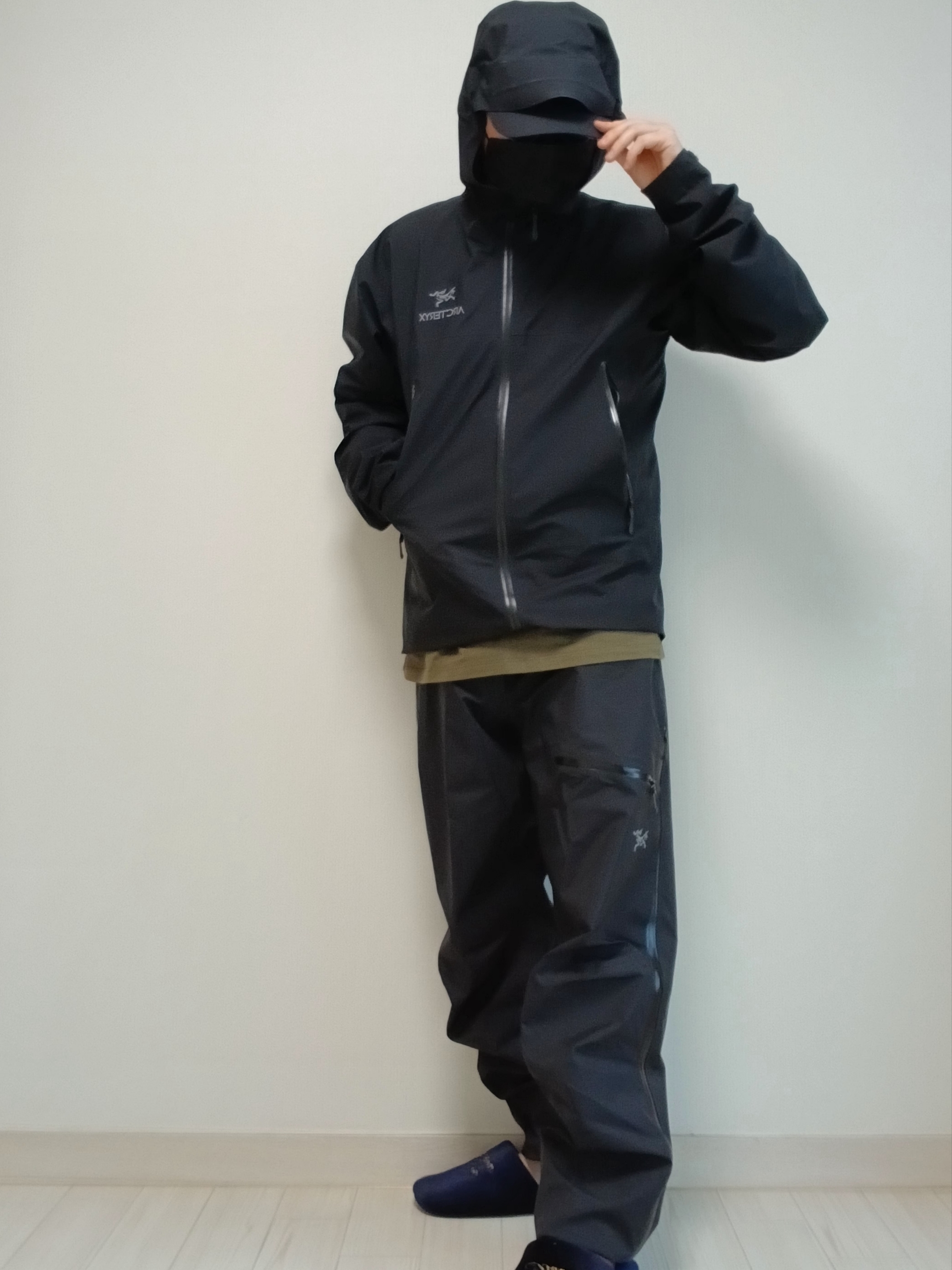 Arc'teryx Calvus Cap Black, Arc'teryx Beta Jacket Black 착용 스타일 - 2