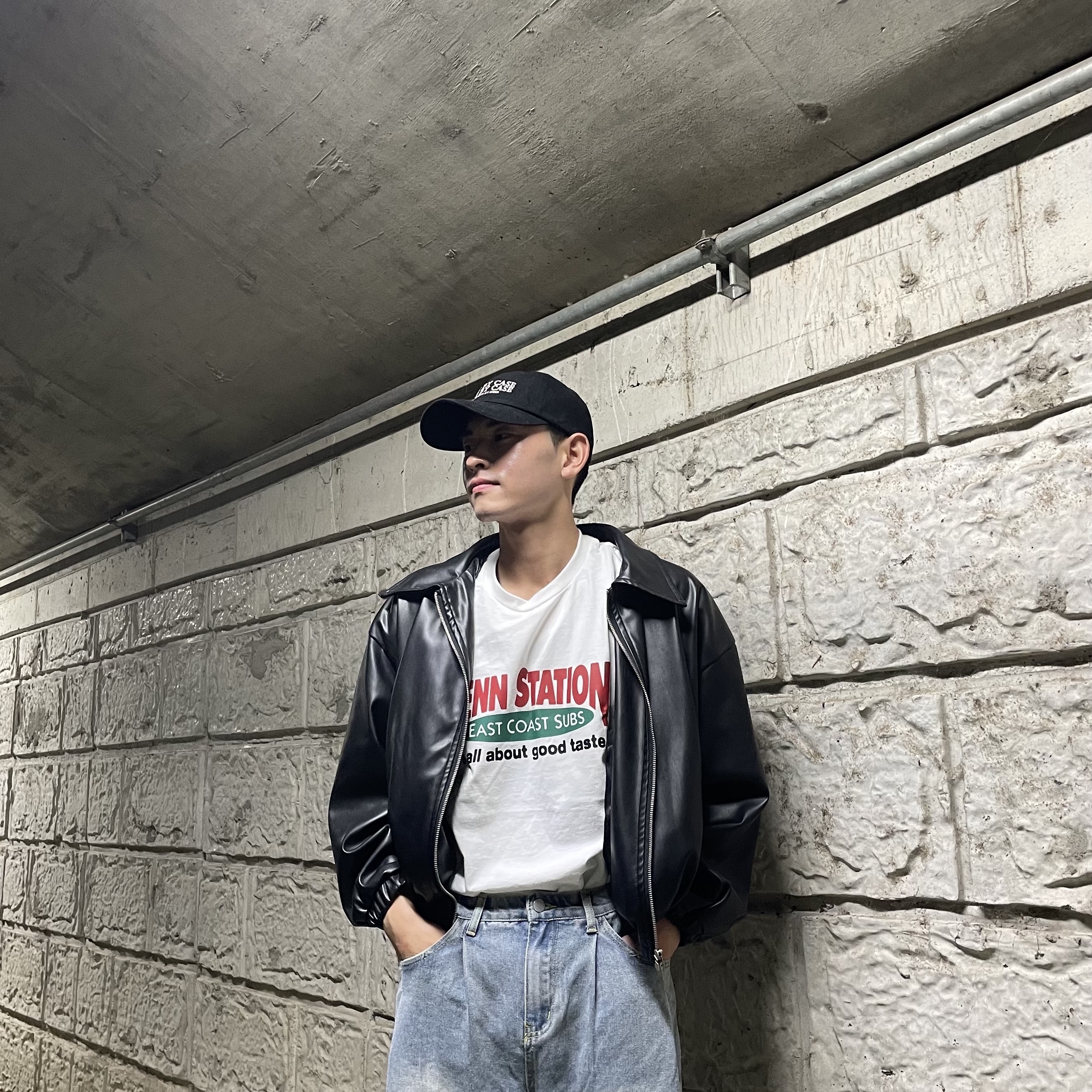 Gildan X American Collection PENN STATION T-Shirt White 착용 스타일 - 1