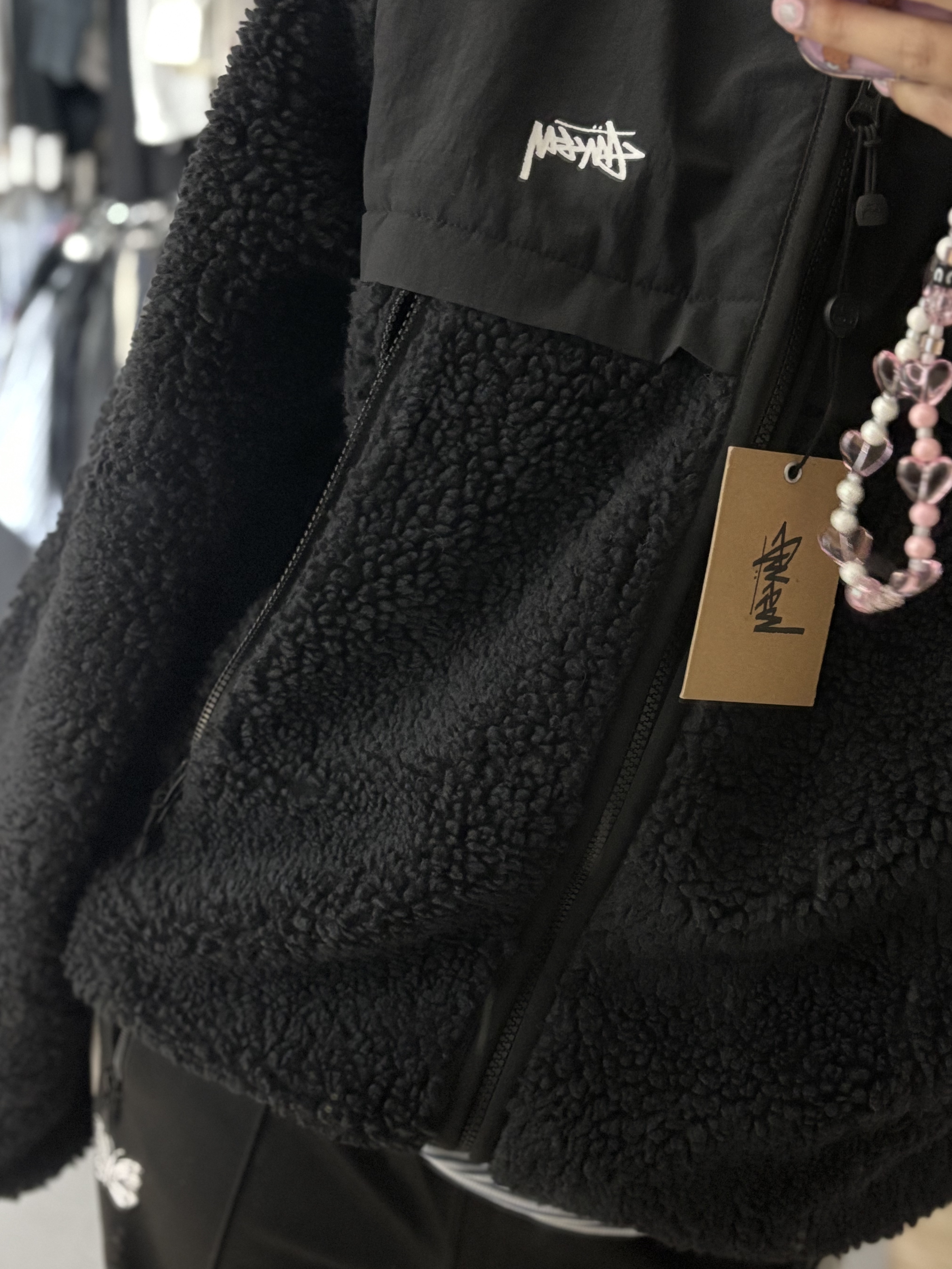 Stussy Sherpa Paneled Hooded Jacket Black, Marine Serre Regenerated Moire Cap Black 착용 스타일 - 2