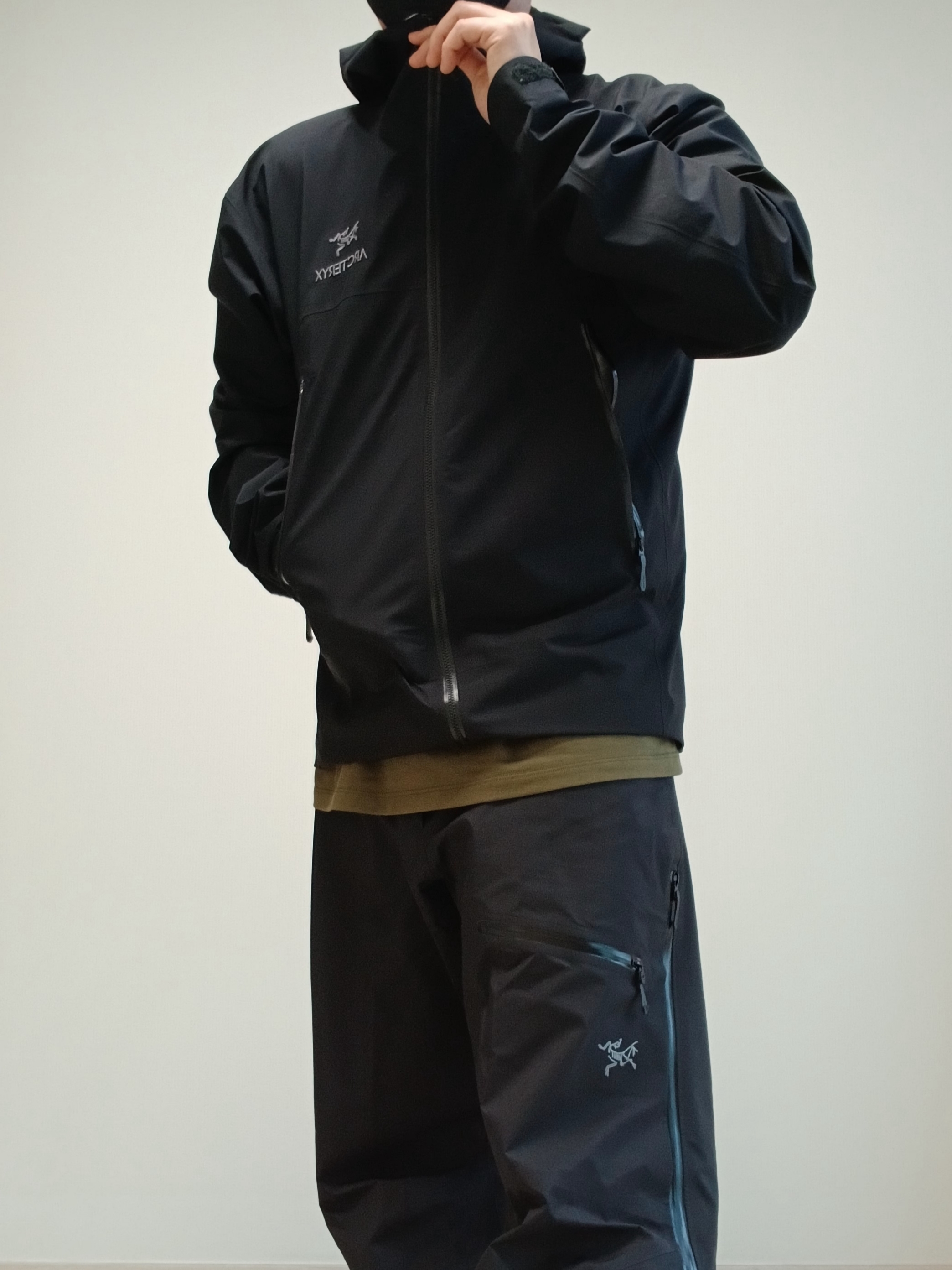 Arc'teryx Calvus Cap Black, Arc'teryx Beta Jacket Black 착용 스타일 - 3