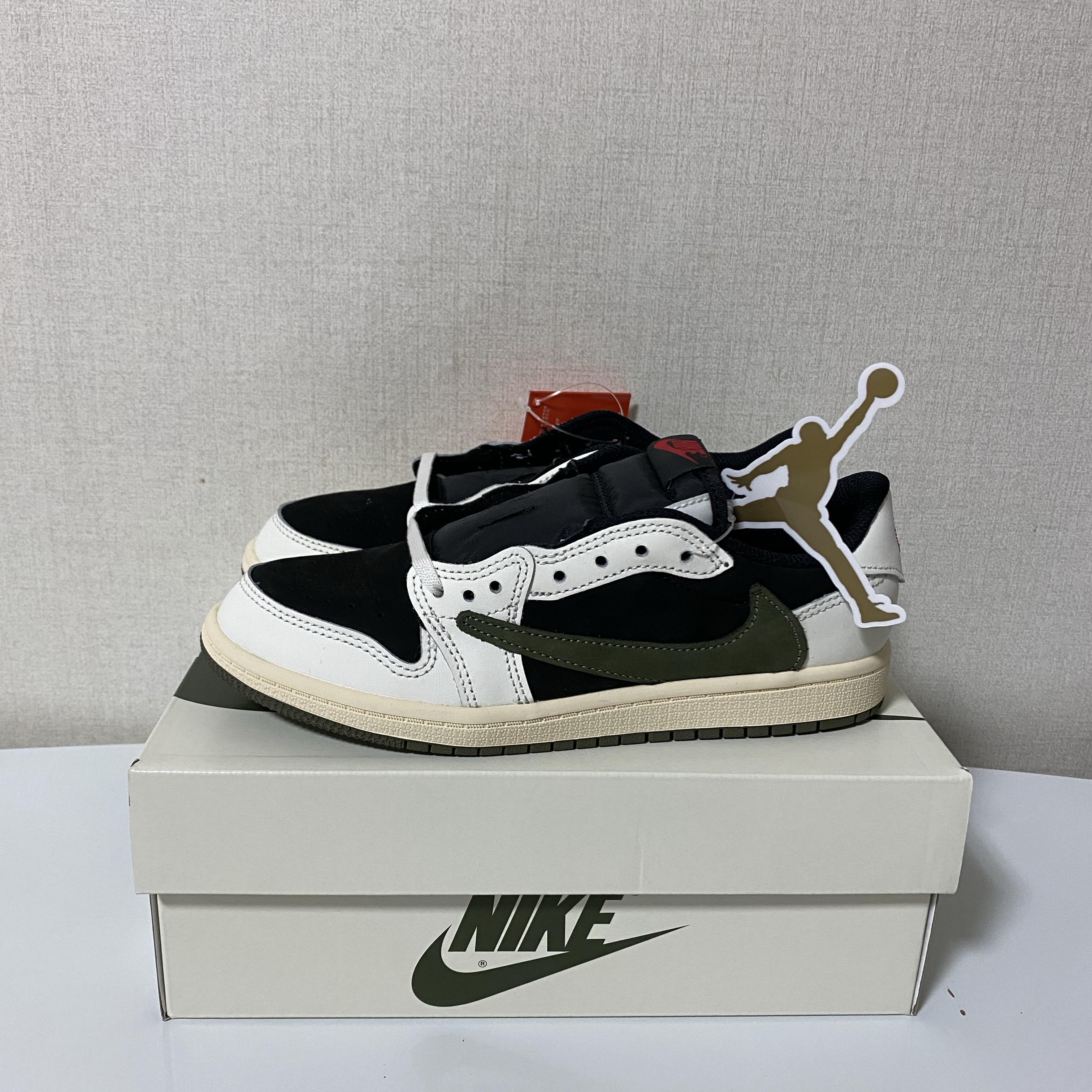 (PS) Jordan 1 x Travis Scott Retro Low OG SP Medium Olive 착용 스타일