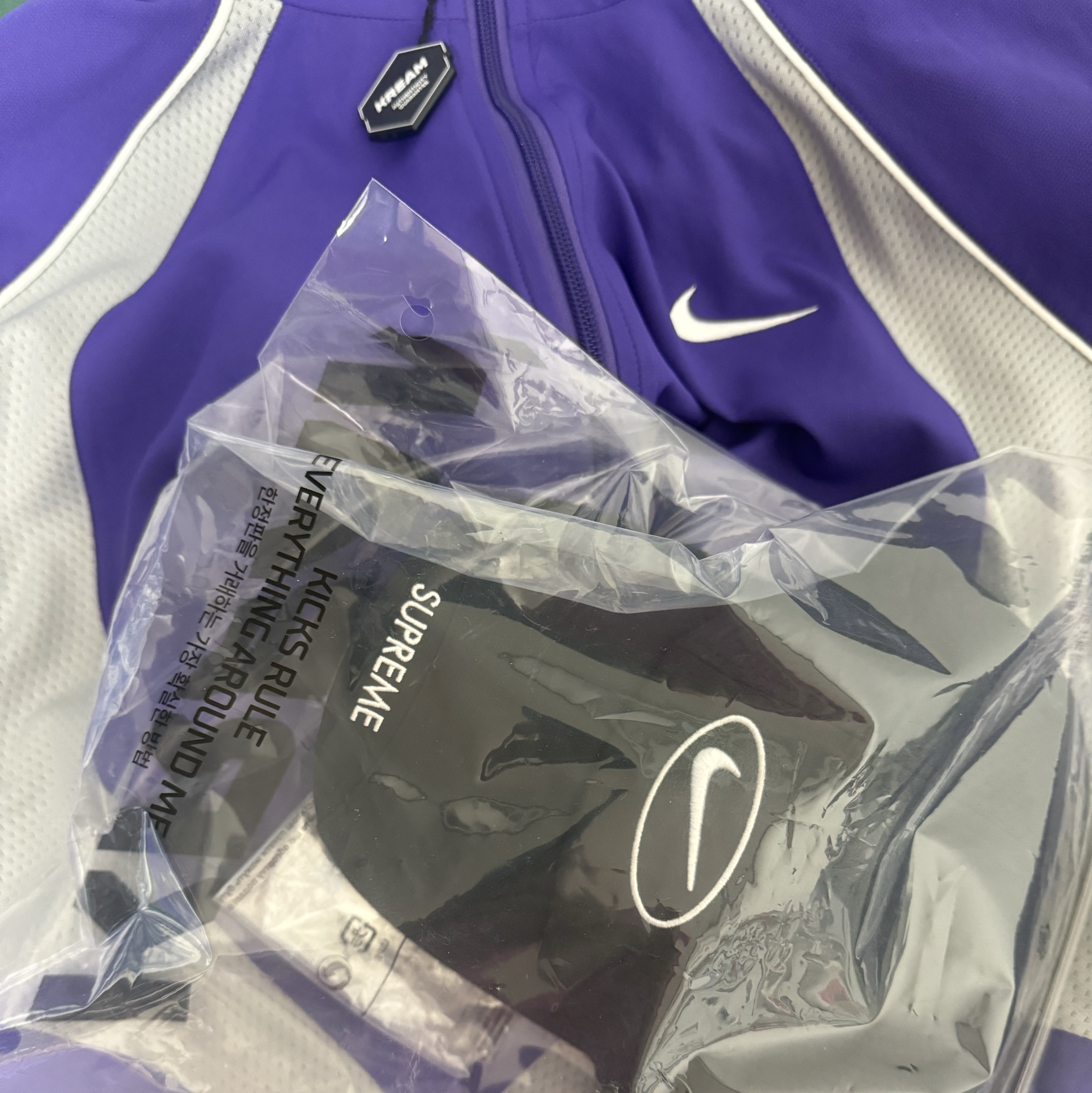 Supreme x Nike Track Jacket Purple - 25SS, Supreme x Nike Running Hat Black - 25SS 착용 스타일
