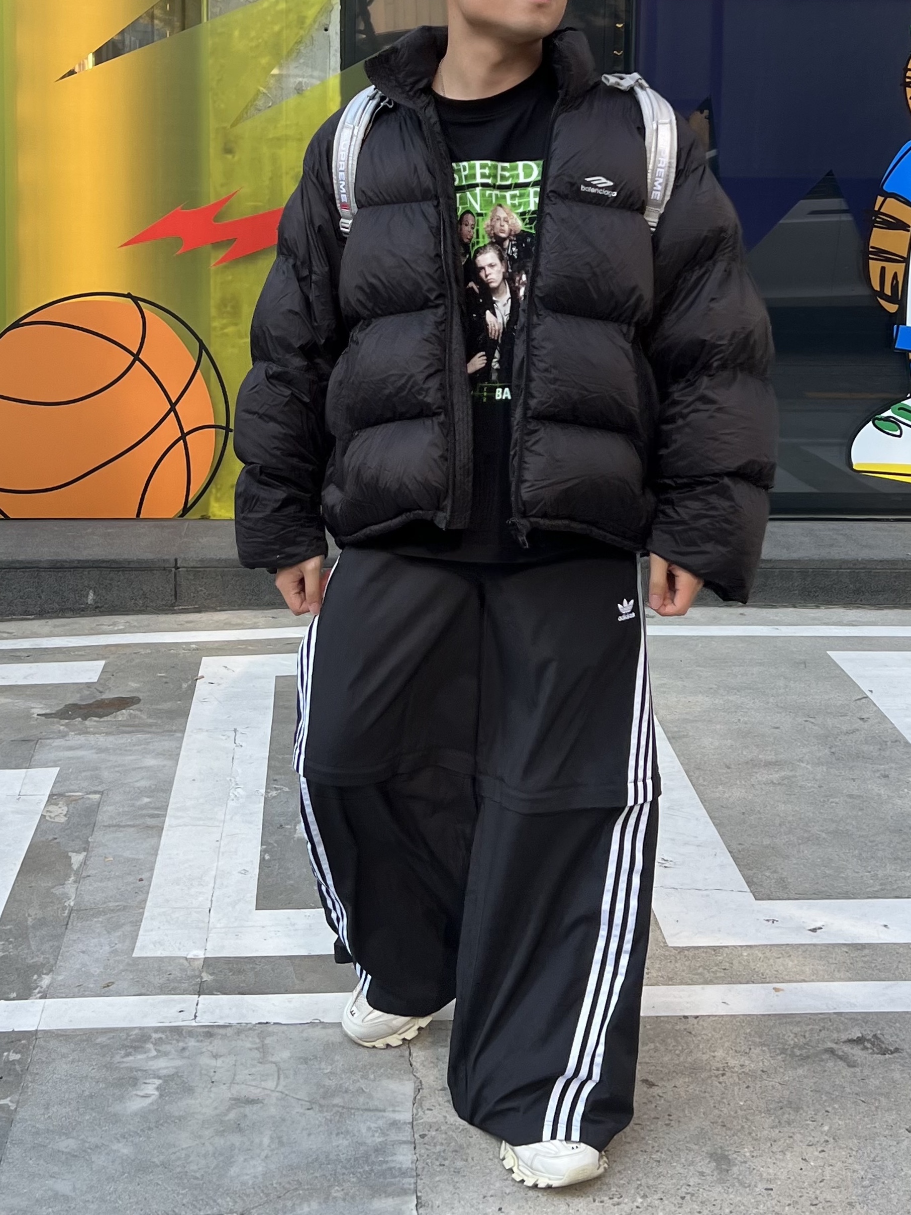 스투시 써멀 스탁 티셔츠 포그, (W) 아디다스 아딜레늄 시즌 2 오버사이즈 집오프 트랙 팬츠 젠더 뉴트럴 블랙 - KR 사이즈 착용 스타일 - 2