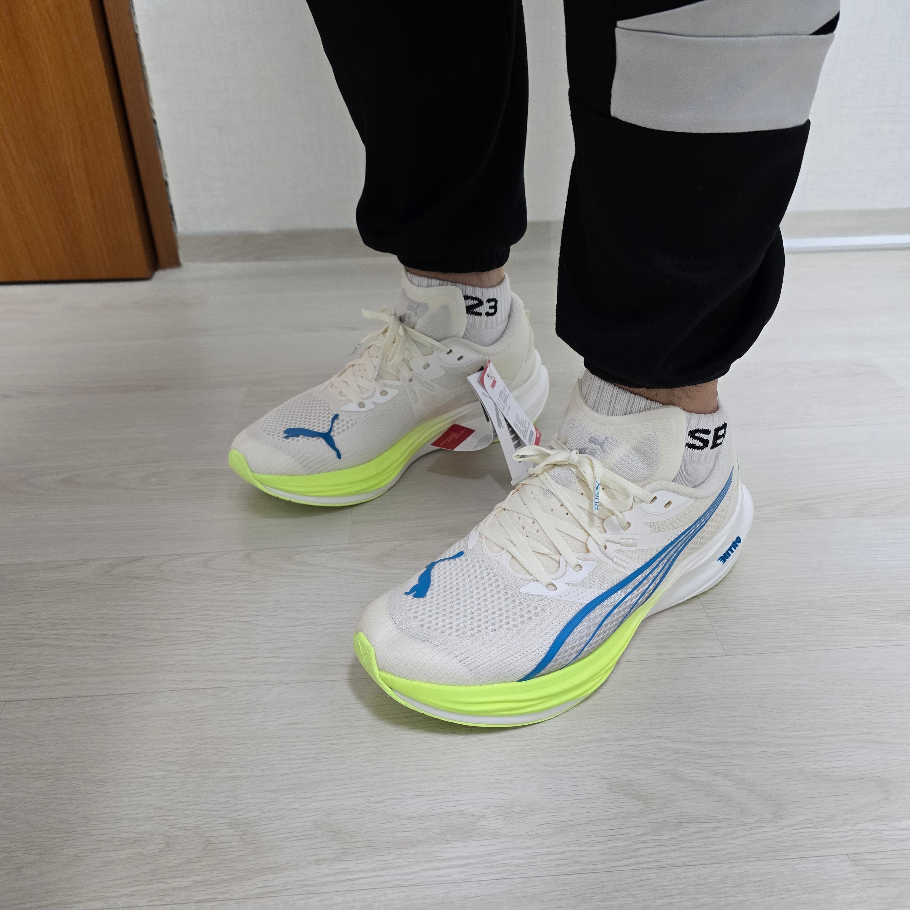 Puma Deviate Nitro 3 Wide Frosted Ivory Tropical Blue 착용 스타일