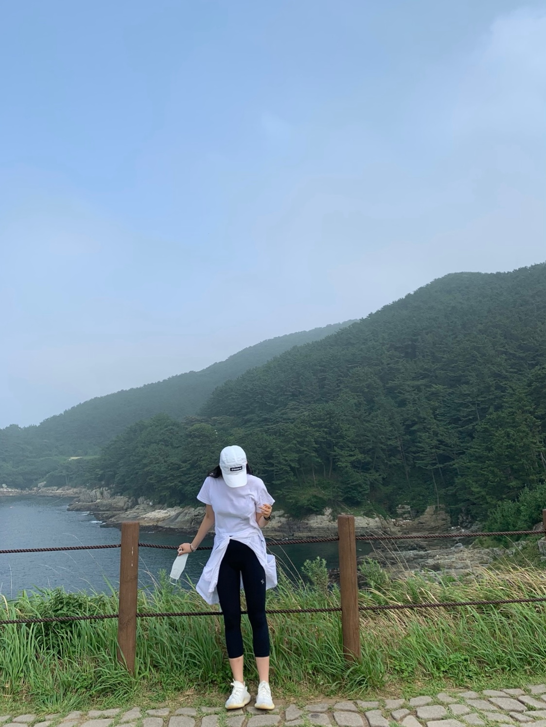 Adidas Yeezy Boost 350 V2 Cream/Triple White 착용 스타일 - 2