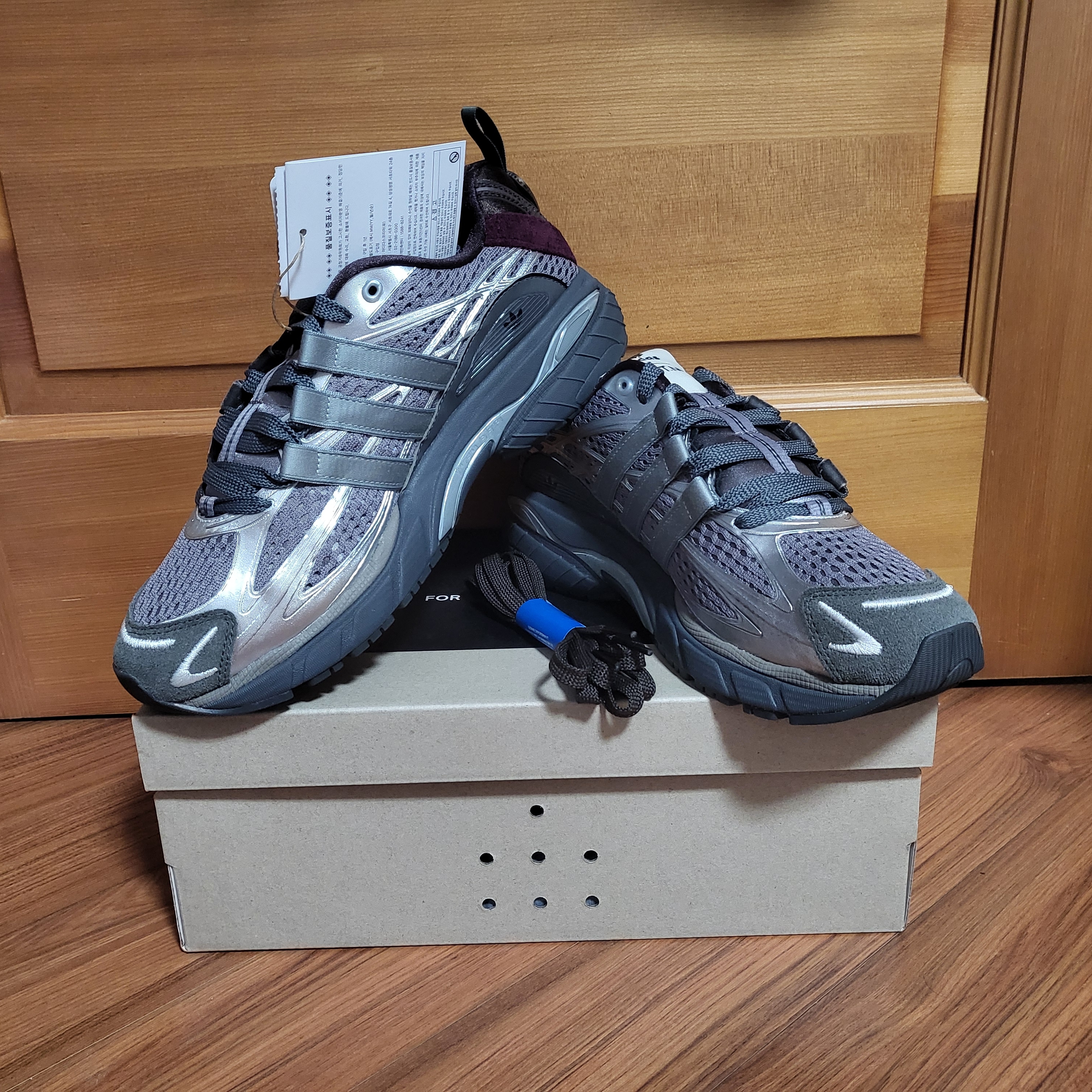 Adidas x Song for the Mute Adistar Cushion Taupe Metallic Granite 착용 스타일