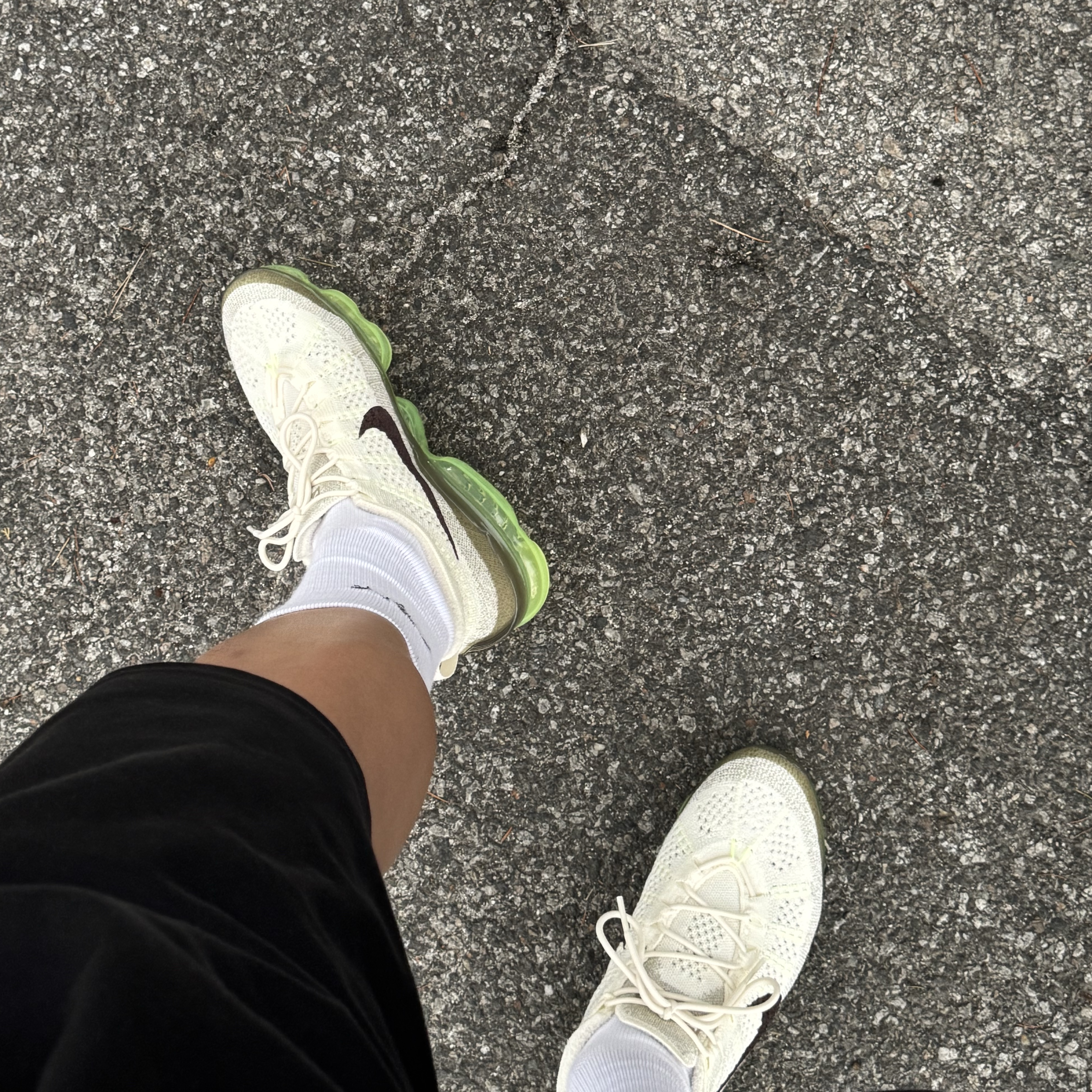 Nike Air Vapormax 2023 Flyknit Coconut Milk Neutral Olive 착용 스타일 - 3