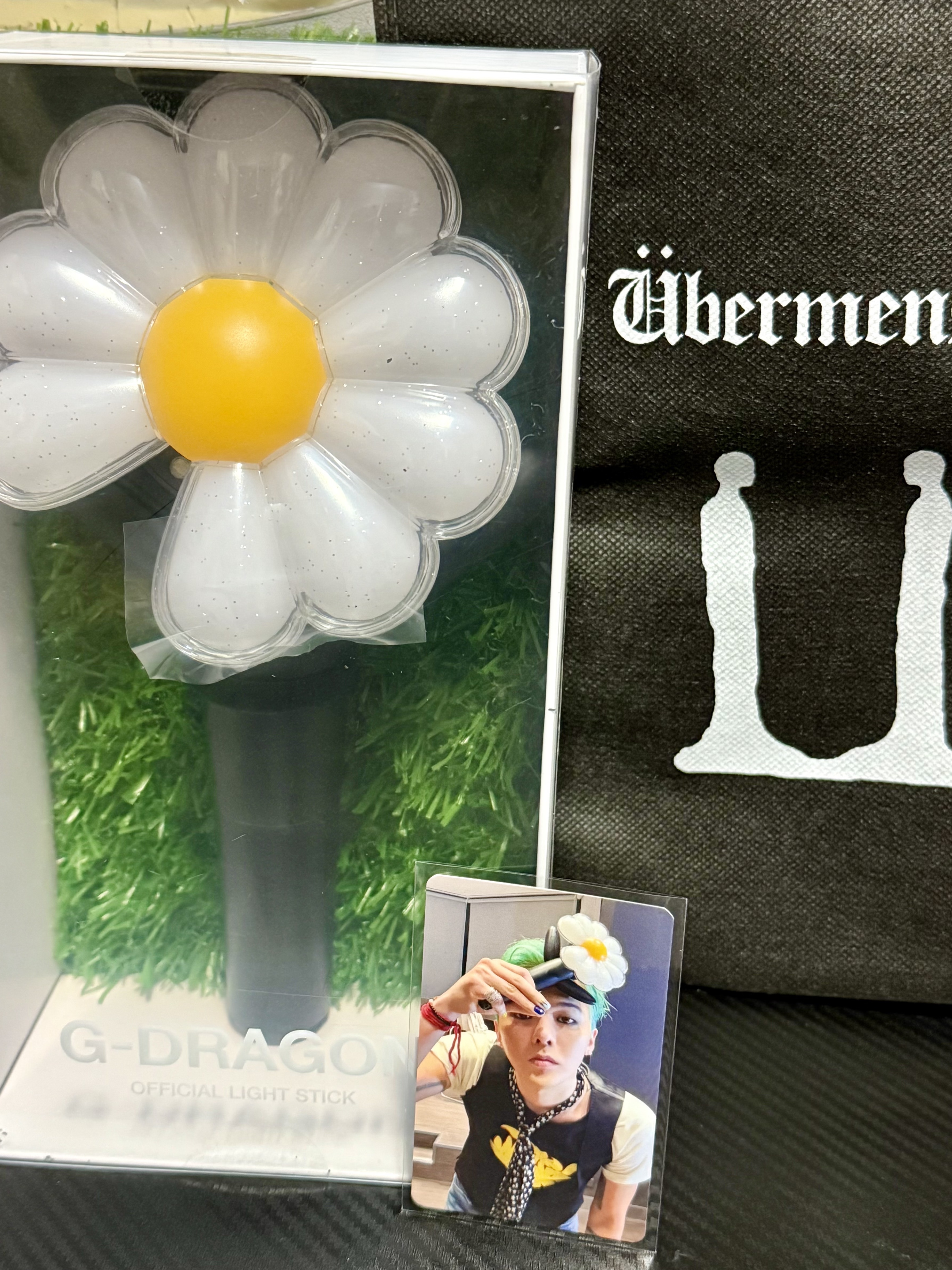 G-DRAGON Ubermensch Official Light Stick 착용 스타일