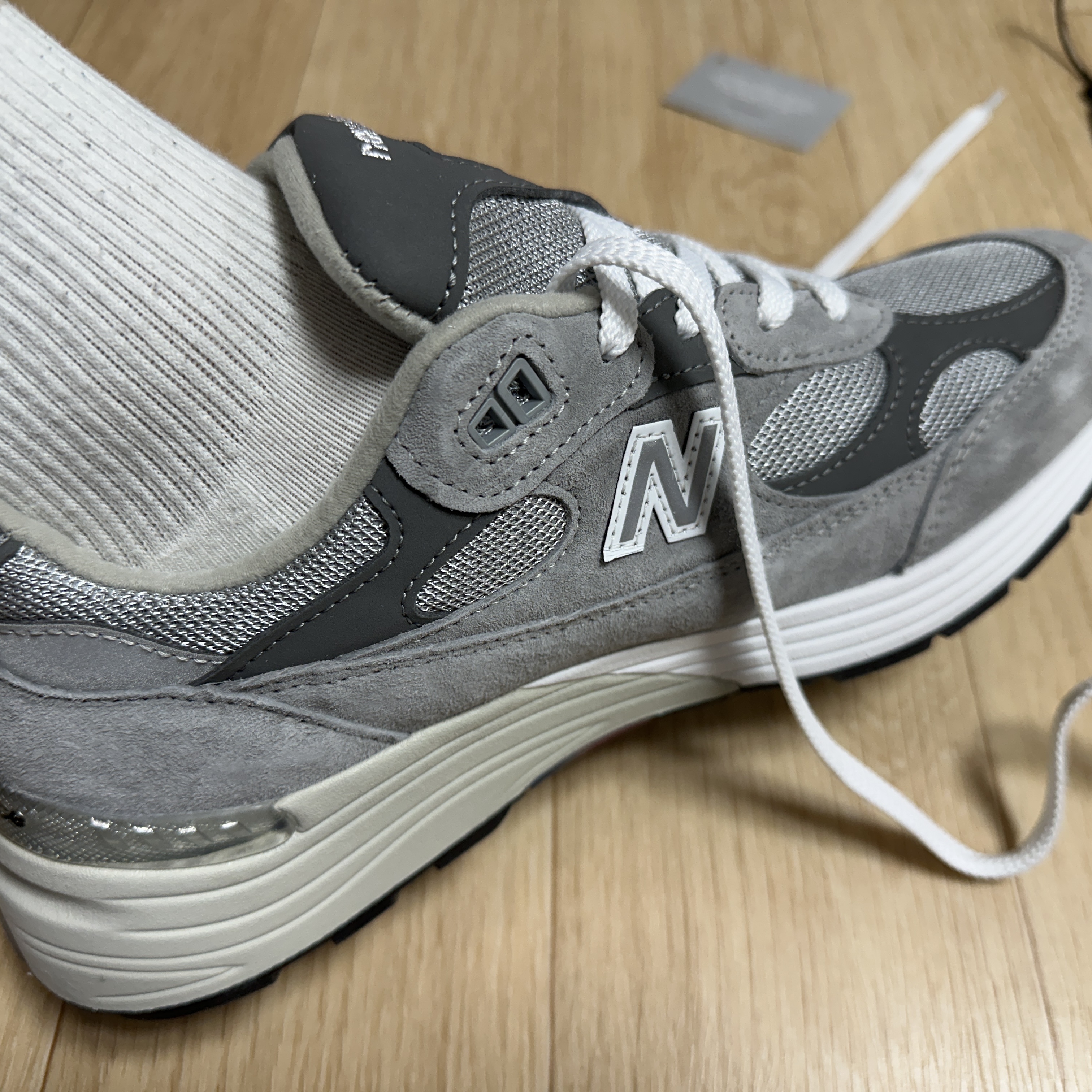 New Balance 992 Made in USA Core Grey Silver Metallic 착용 스타일