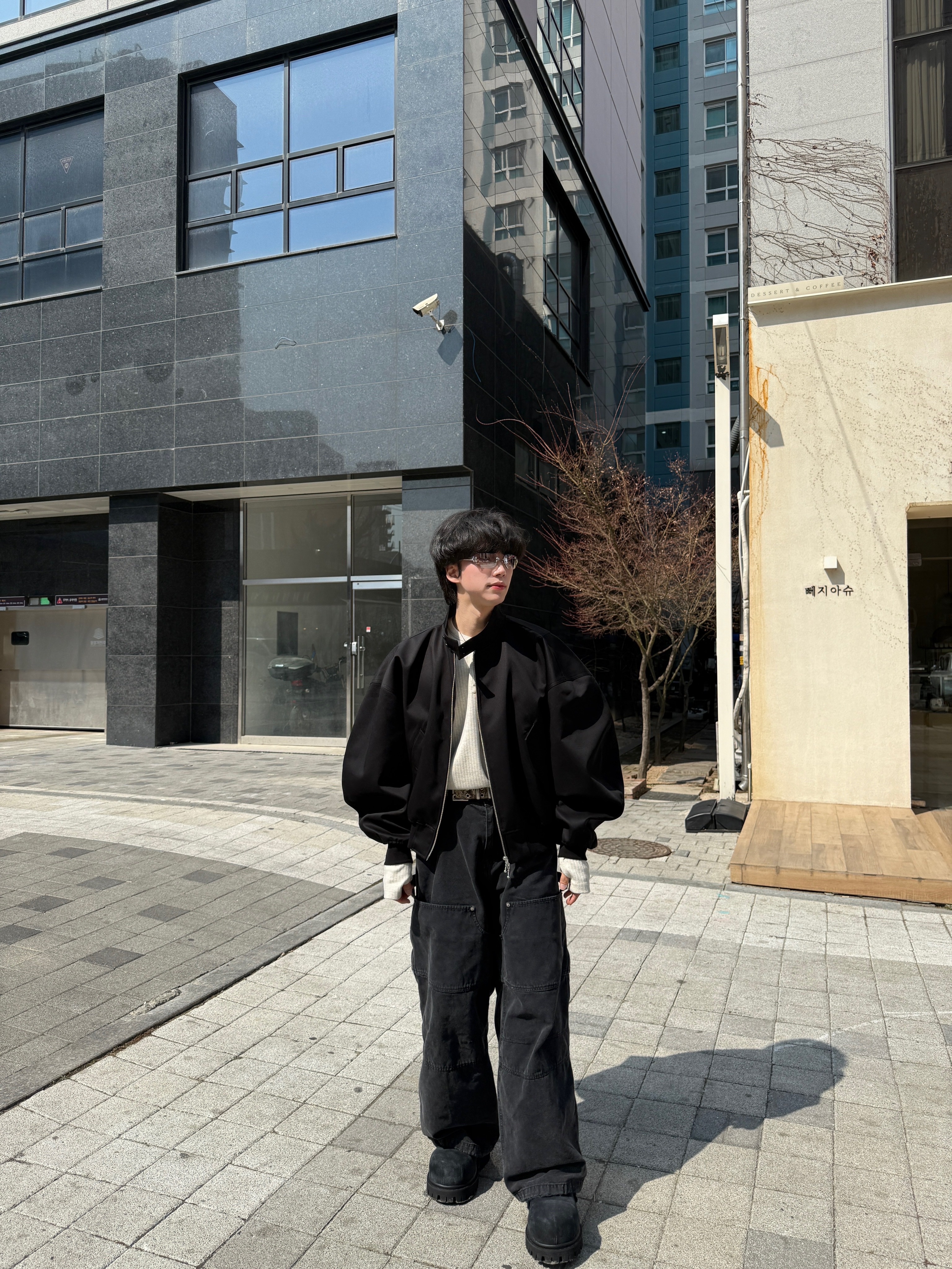 Nonnod Finger Hole Henry Neck T-Shirt Oatmeal, Kamien x MJD Double Hole Belt Black Shearling Calfskin 착용 스타일 - 3