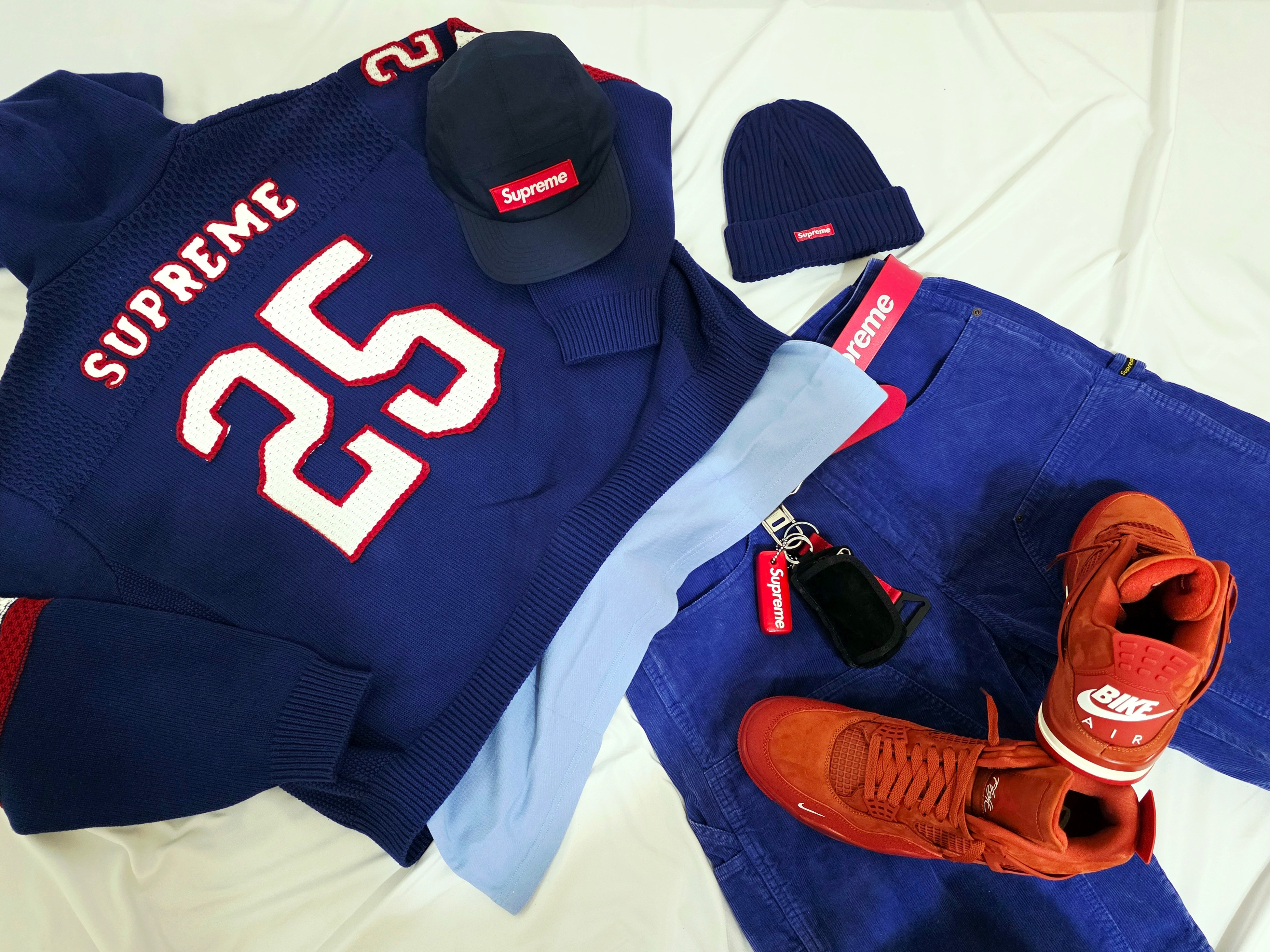Supreme Sport Zip Up Hooded Sweater Navy - 25SS, Supreme Small Box L/S T-Shirt Lavender Blue - 23FW 착용 스타일 - 1