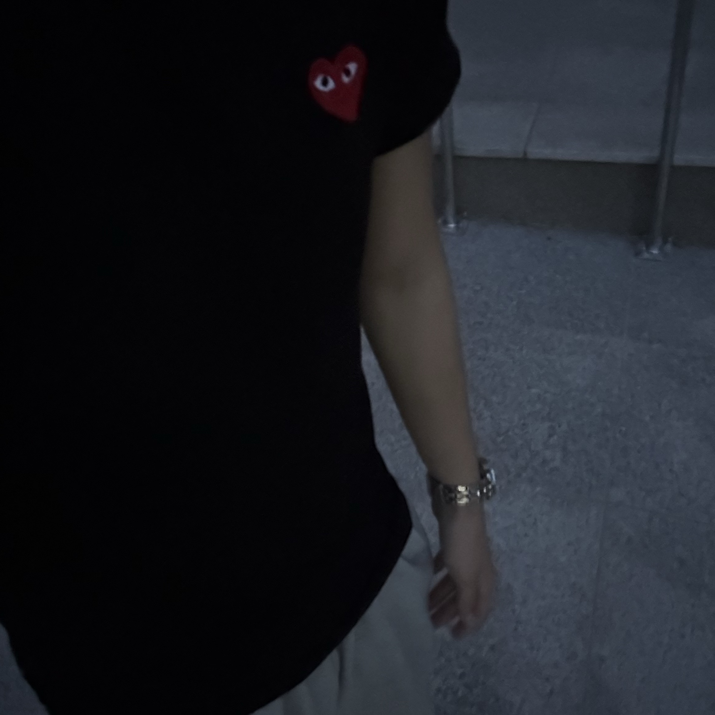 Play Comme des Garcons Red Heart T-Shirt Black 착용 스타일