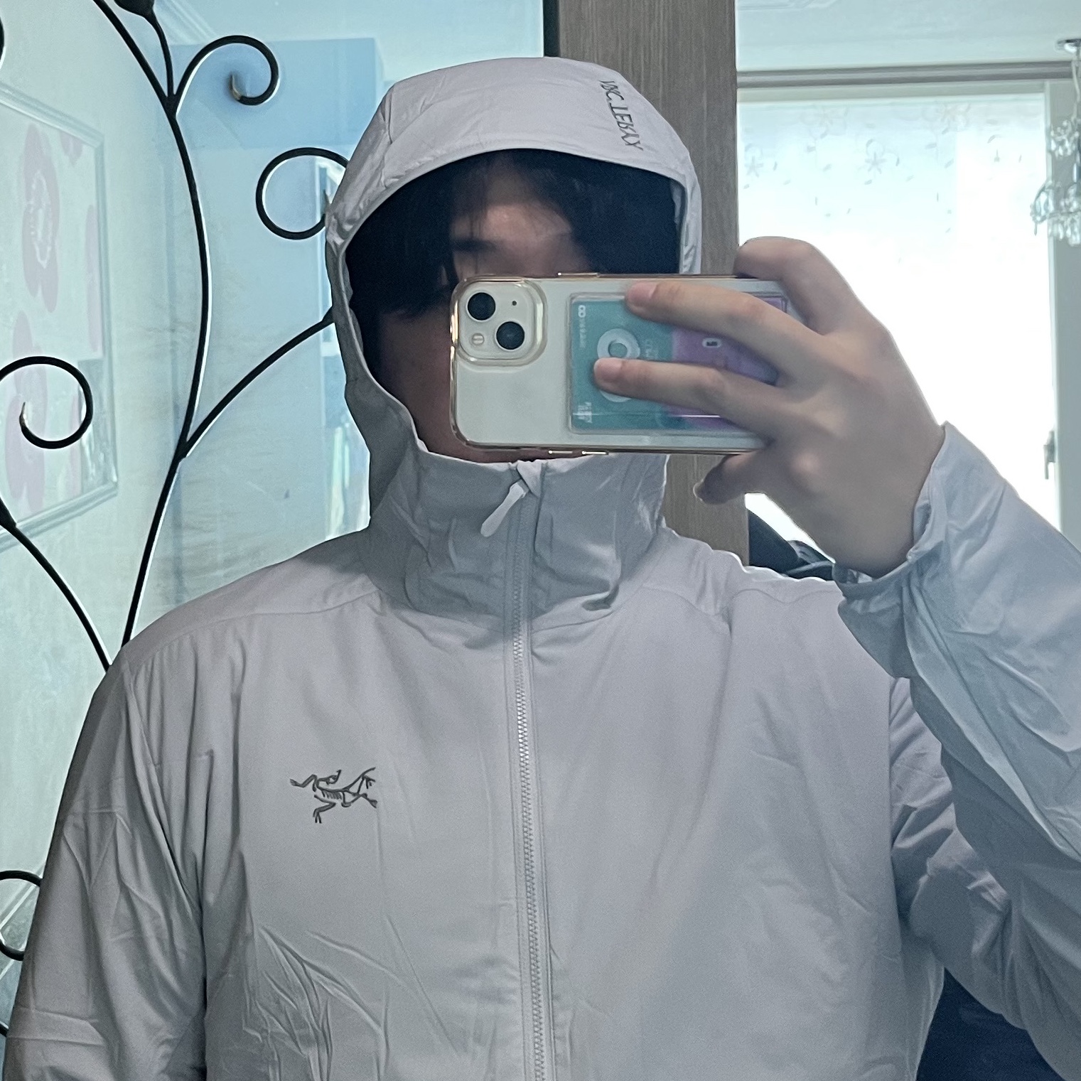 Arc'teryx Atom SL Hoody Solitude 착용 스타일 - 3