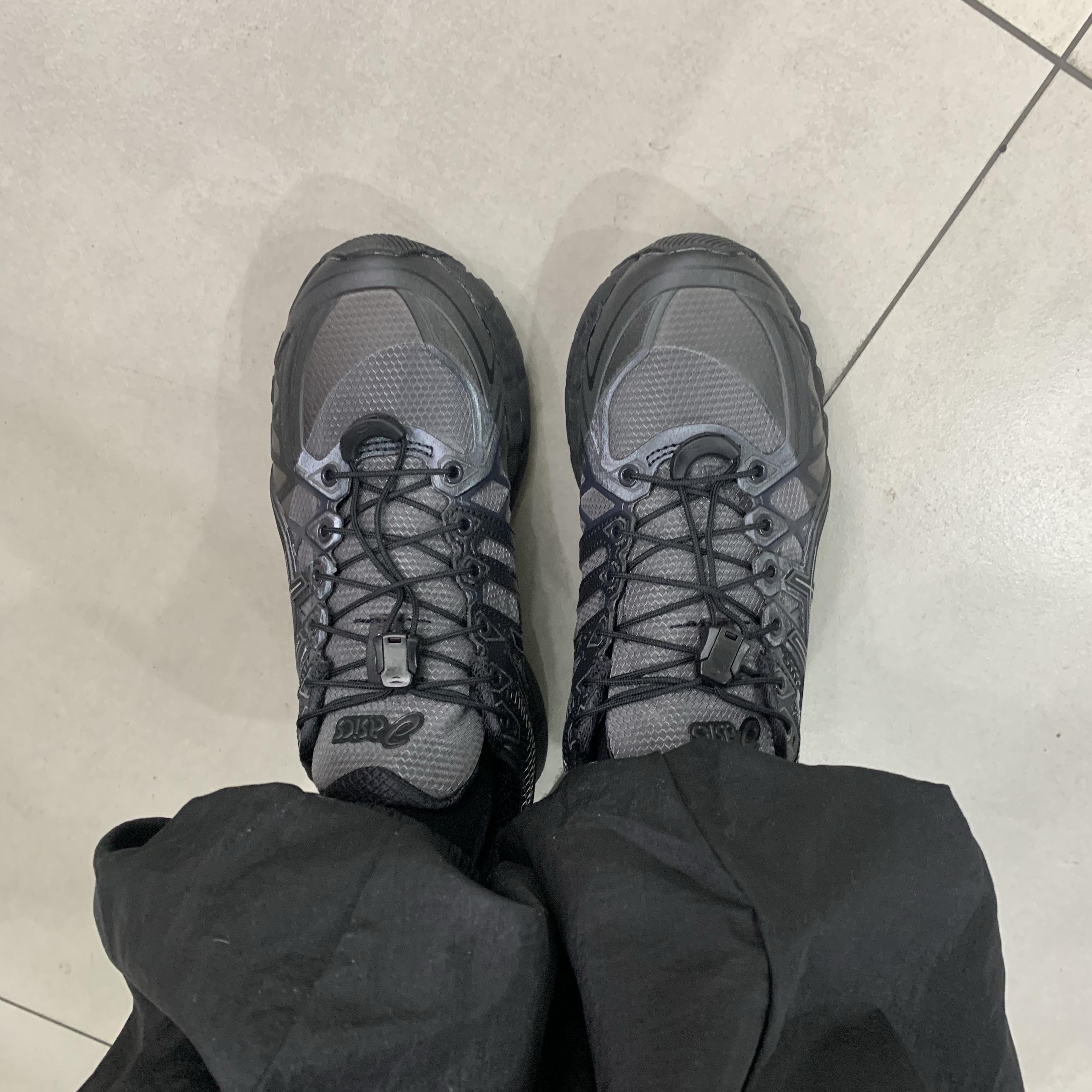 Asics x Unaffected Gel-Kayano 20 Obsidian Grey Black 착용 스타일