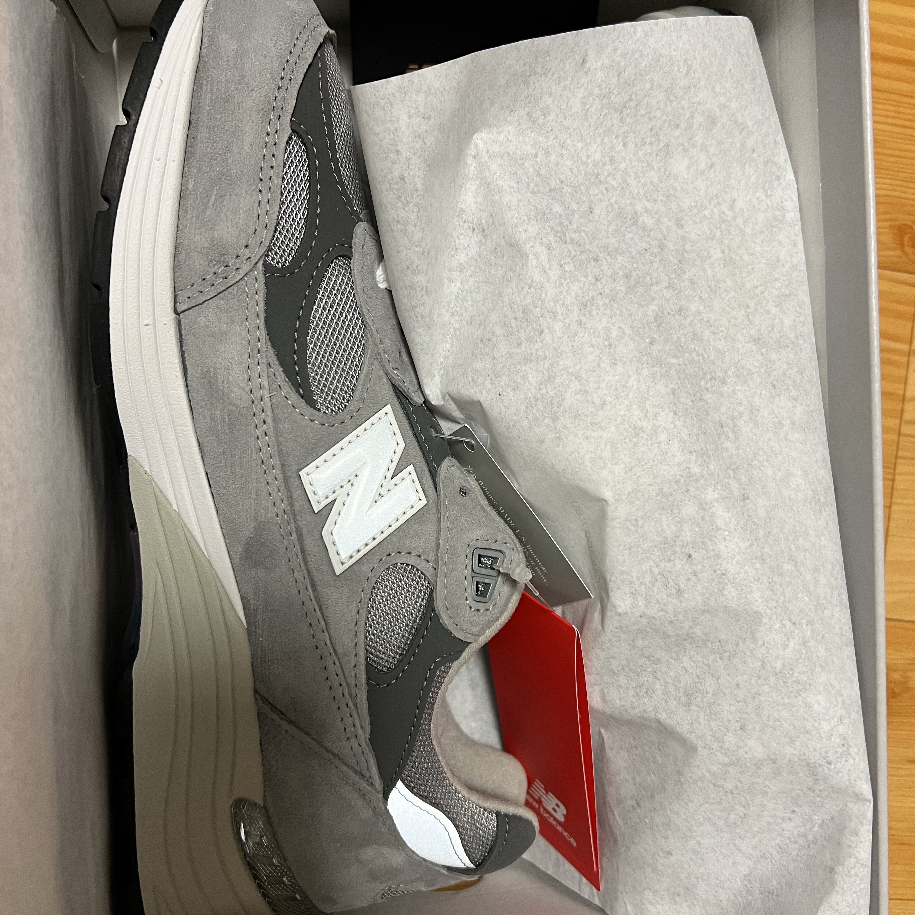 New Balance 992 Made in USA Core Grey Silver Metallic 착용 스타일 - 2
