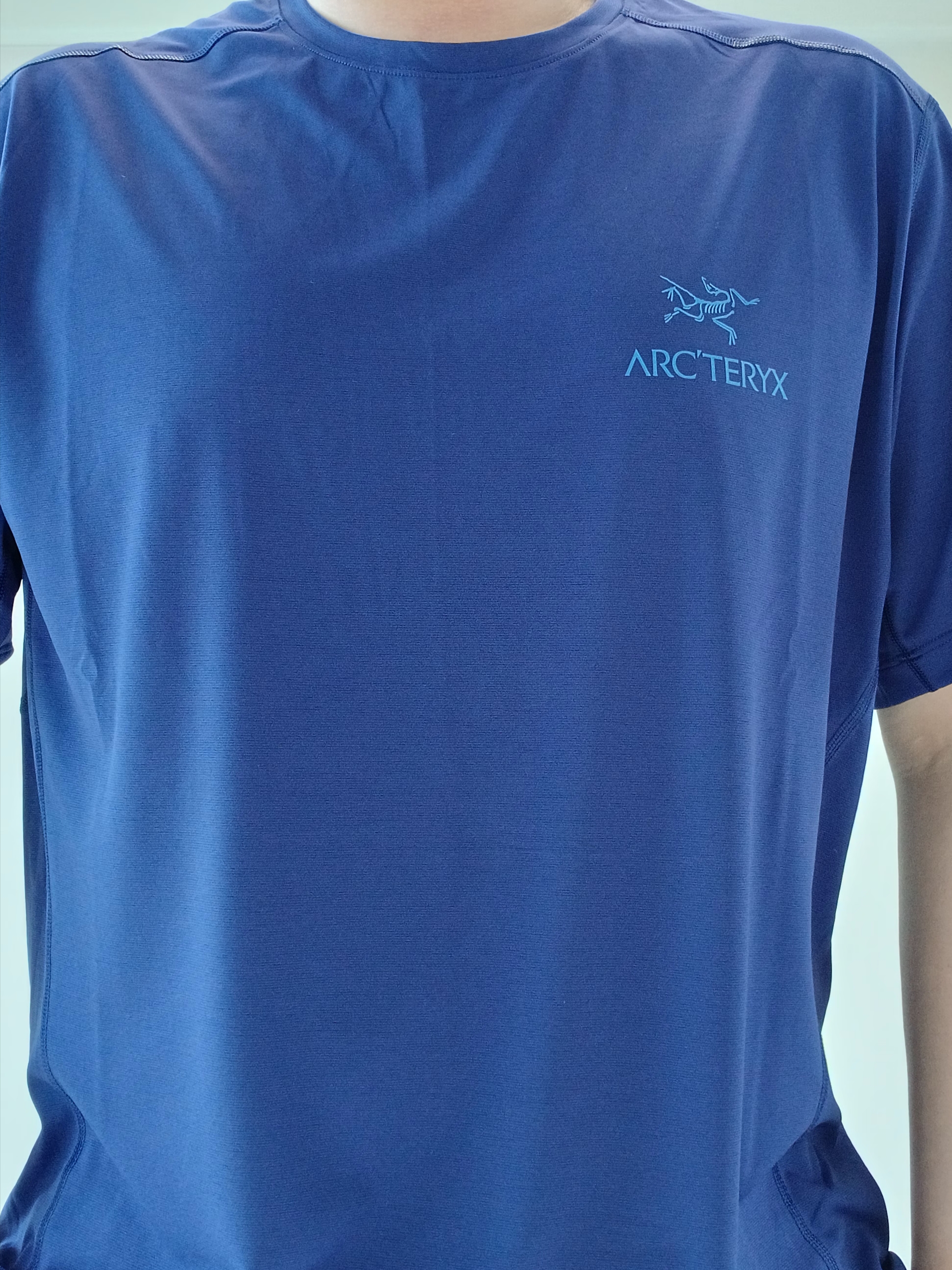 Arc'teryx Motus Arcword Crew SS T-Shirt Soulsonic Heather, Arc'teryx Keyring Metal 착용 스타일 - 2