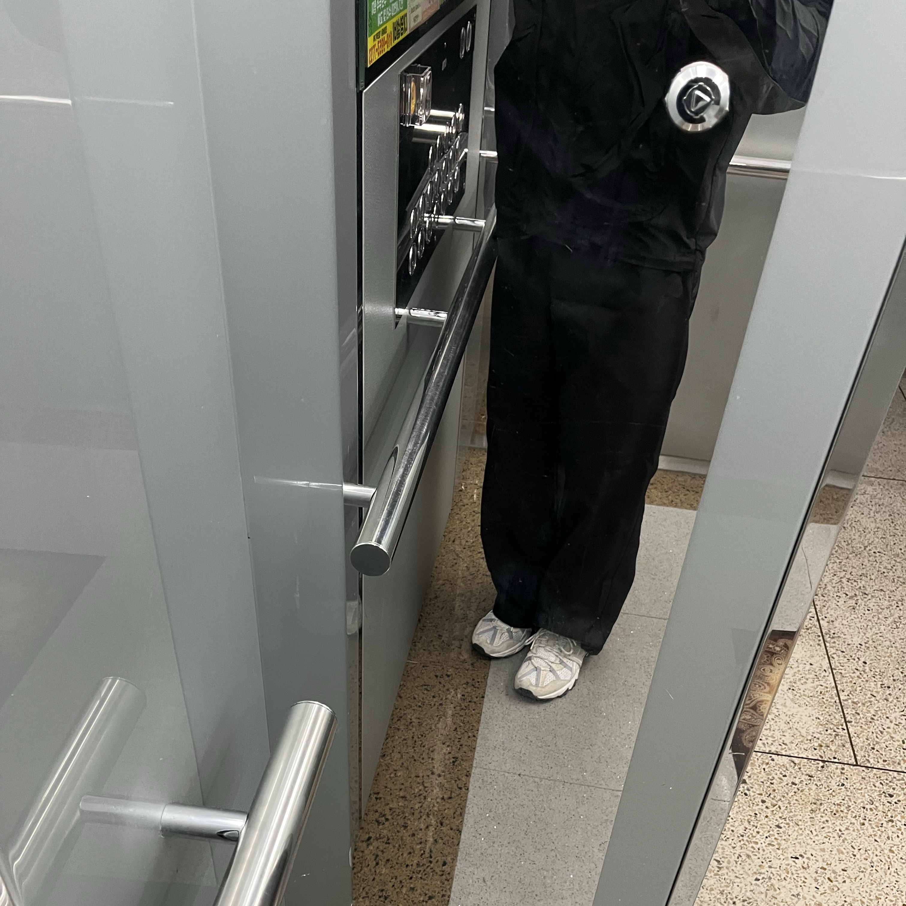 산산기어 빅 포켓 팬츠 블랙 - 23SS 착용 스타일