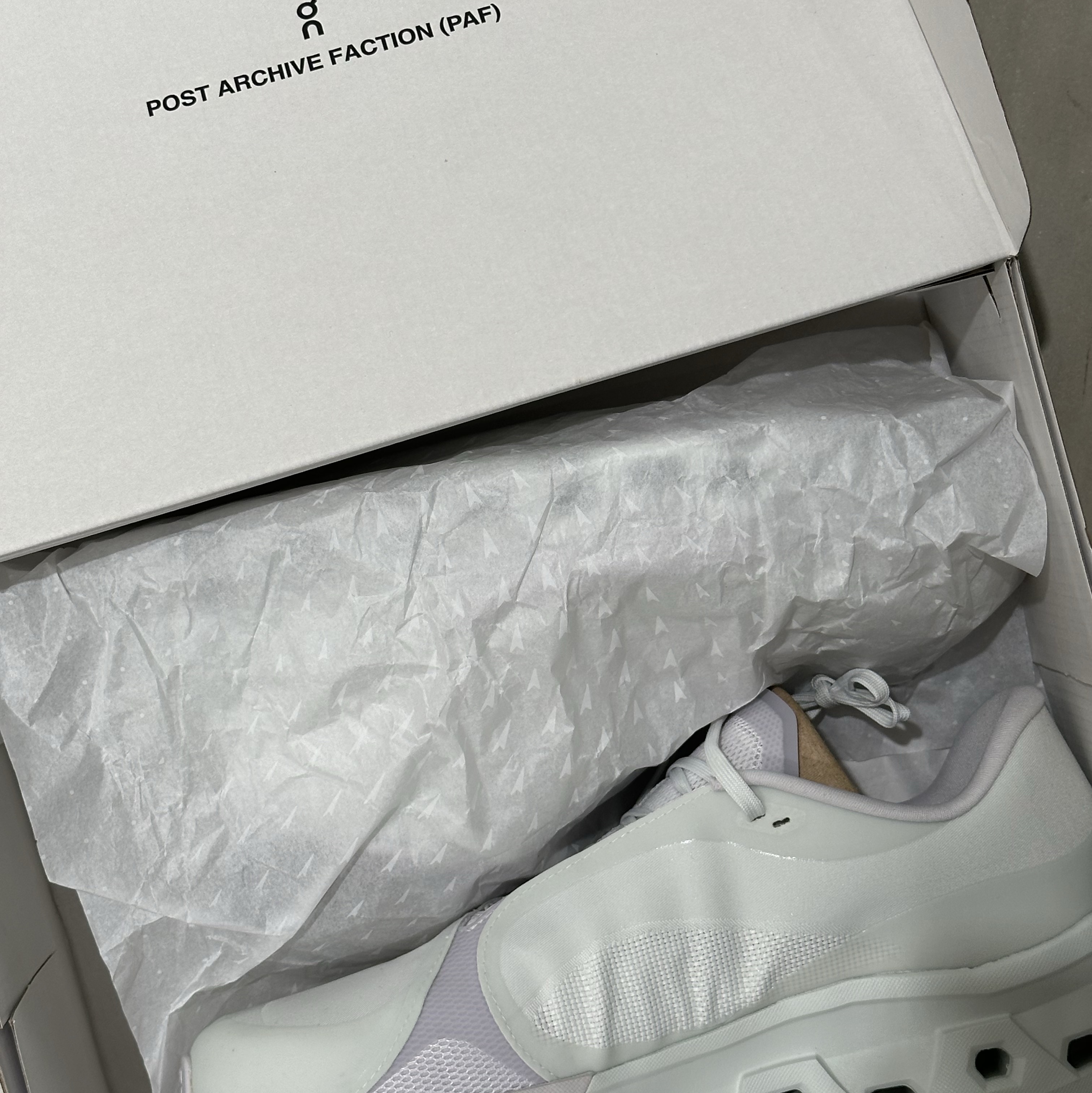 On Running x Post Archive Faction (Paf) Cloudmonster 2 Vapor Frost 착용 스타일