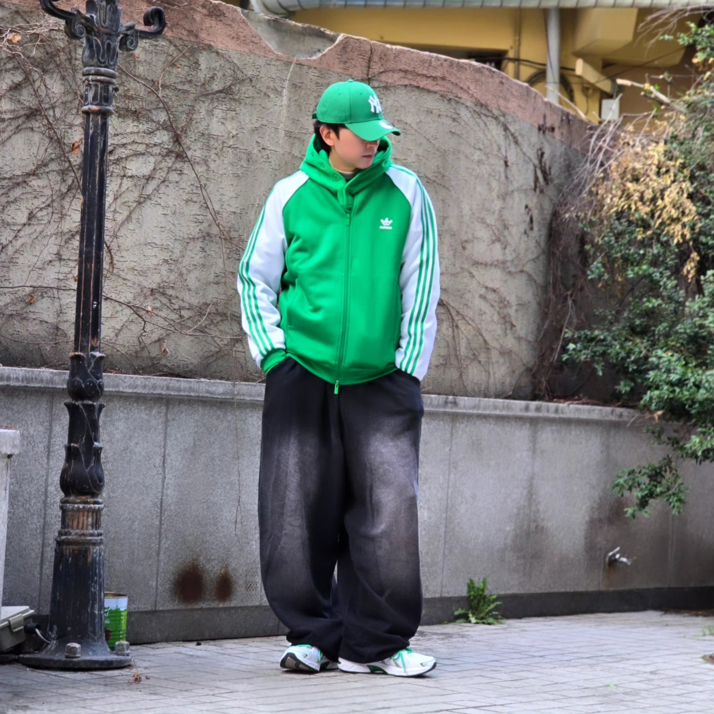 Adidas SST Track Top Wonder White Collegiate Green - KR Sizing, Adidas SST Track Top Wonder White Collegiate Green - US Sizing 착용 스타일 - 4
