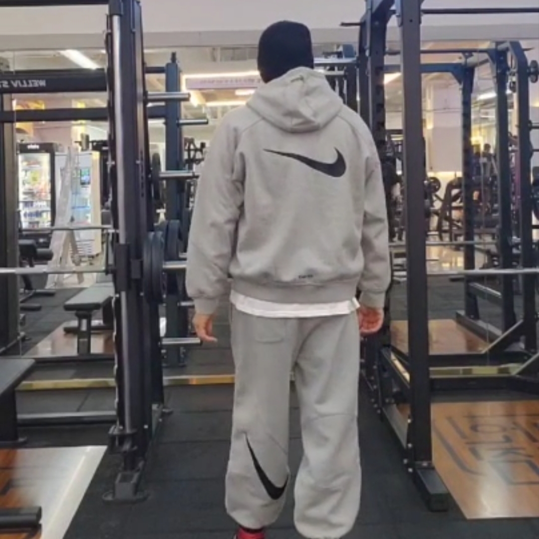 Supreme x Kate Moss Fleece Jacket Natural - 24FW, Supreme x Nike Zip Up Hooded Sweatshirt Heather Grey - 25SS 착용 스타일 - 3