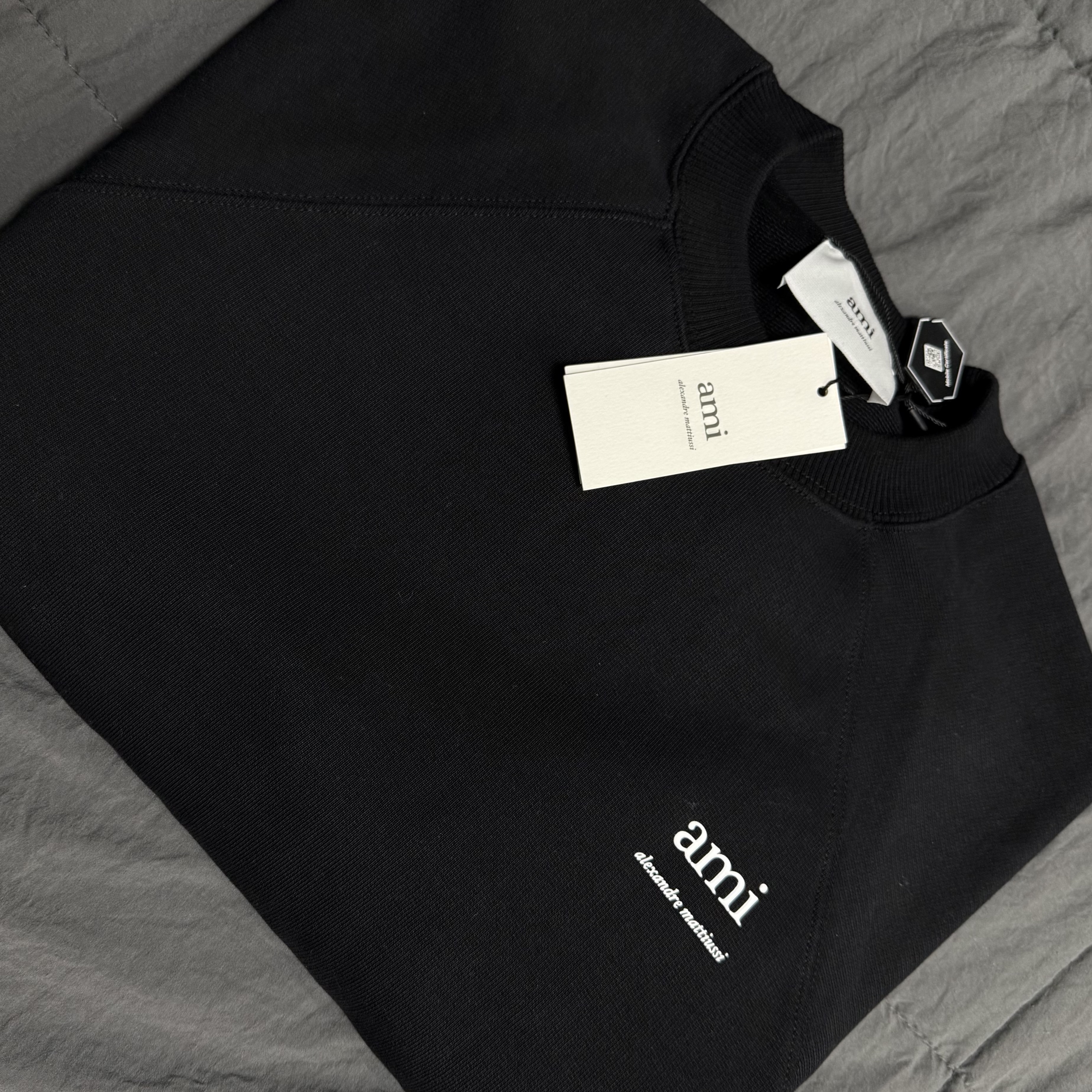 AMI Alexandre Mattiussi Sweatshirts Black 착용 스타일 - 1