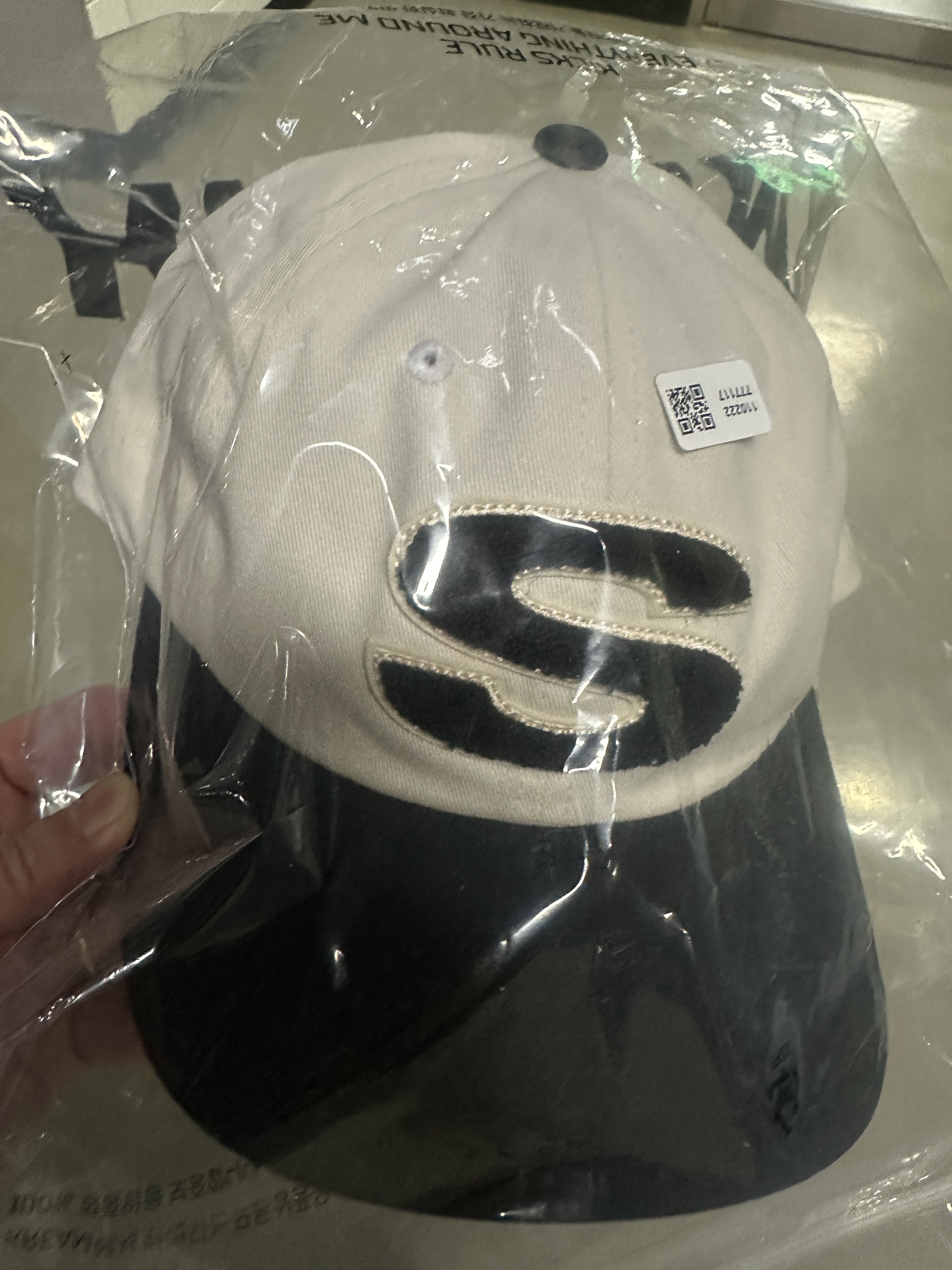 Stussy Chenille S Low Pro Cap Natural 착용 스타일