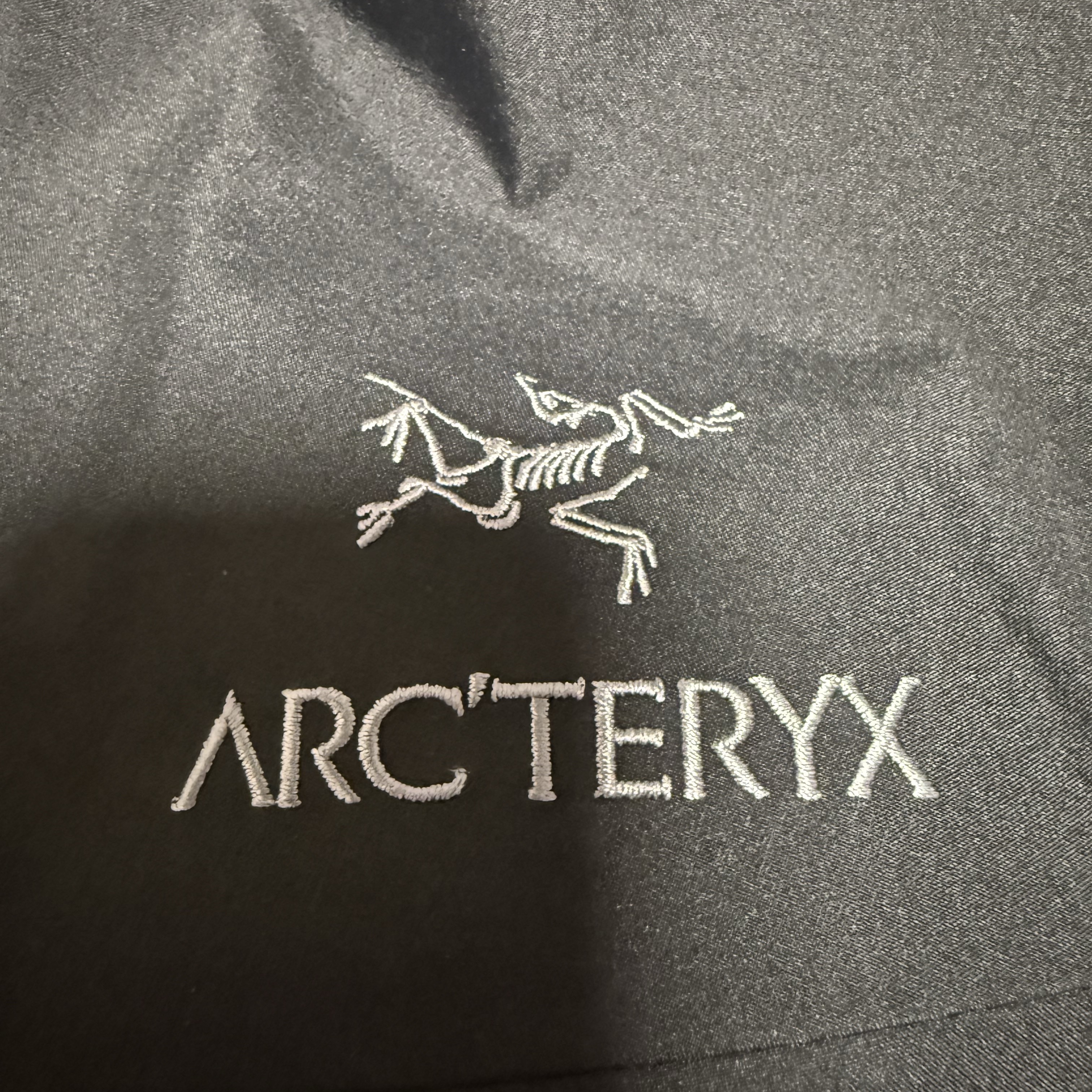 Arc'teryx Alpha SV Jacket Black 착용 스타일 - 2