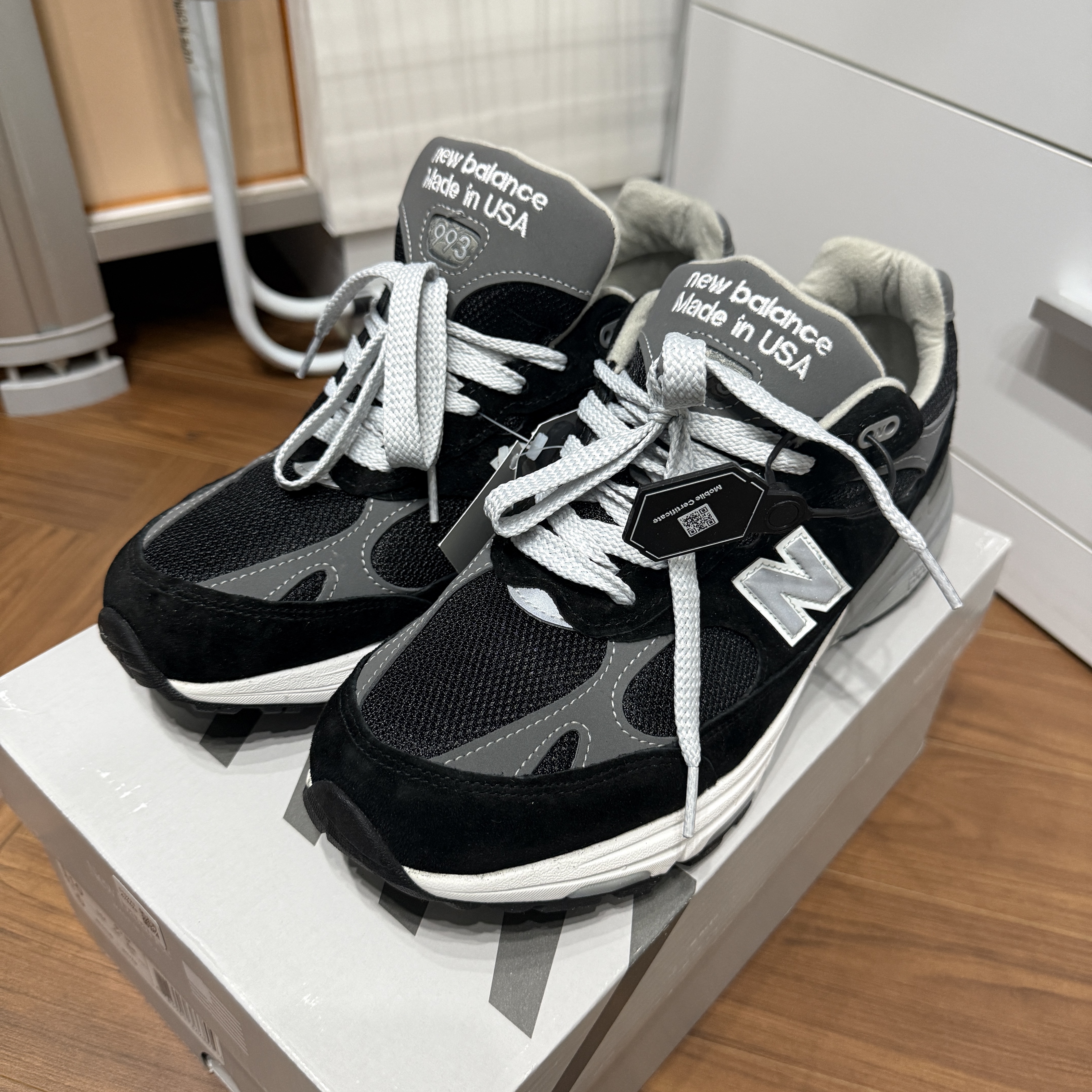 New Balance 993 Made in USA Black - D Standard 착용 스타일 - 1