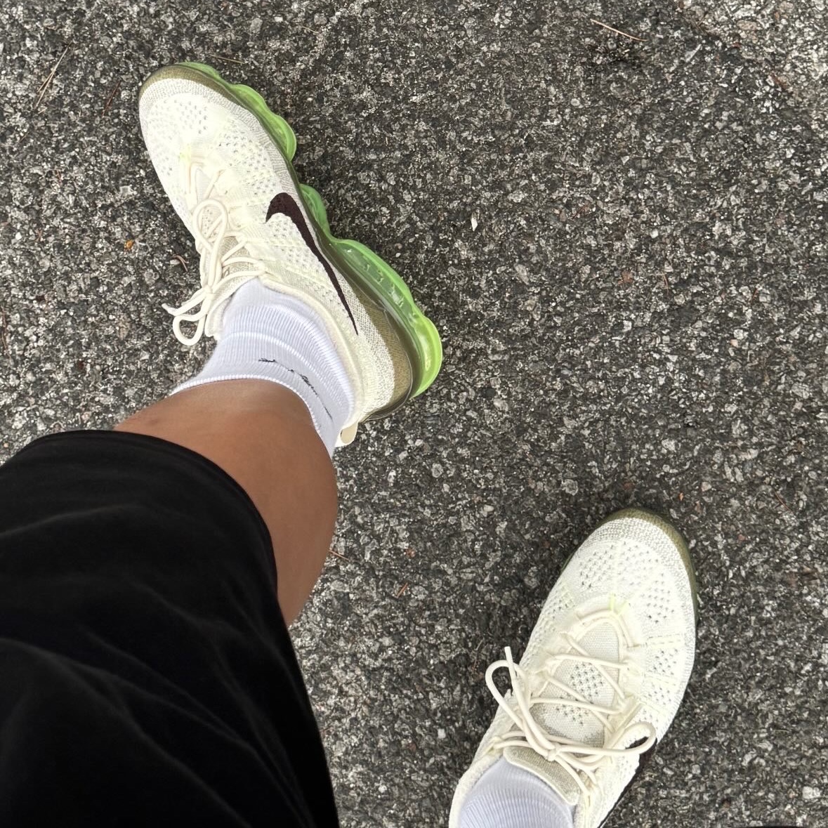 Nike Air Vapormax 2023 Flyknit Coconut Milk Neutral Olive 착용 스타일 - 2
