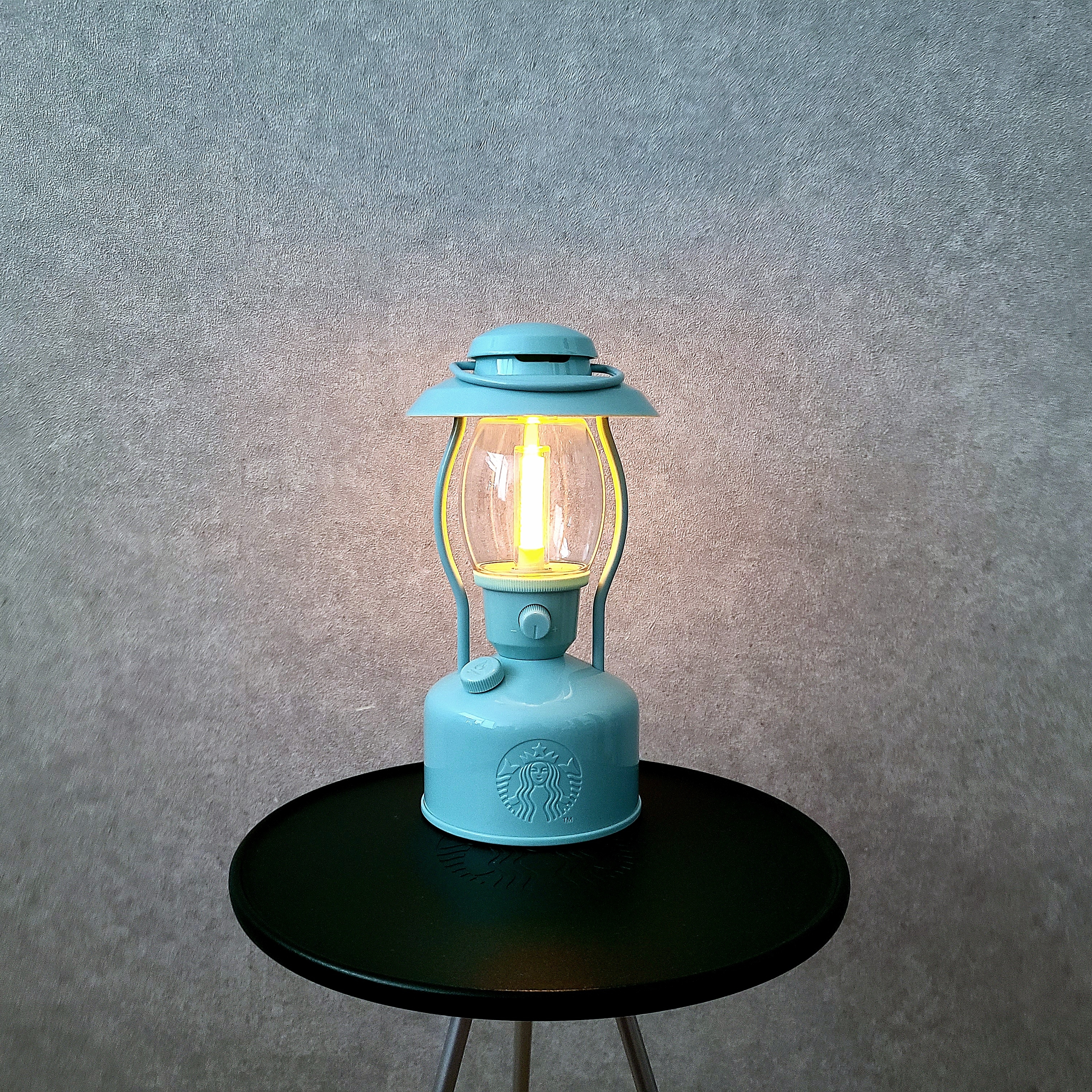 Starbucks Summer Night Singing Lantern Mint Blue (Korean Ver.), Starbucks x Helinox Side Table Green 착용 스타일 - 1