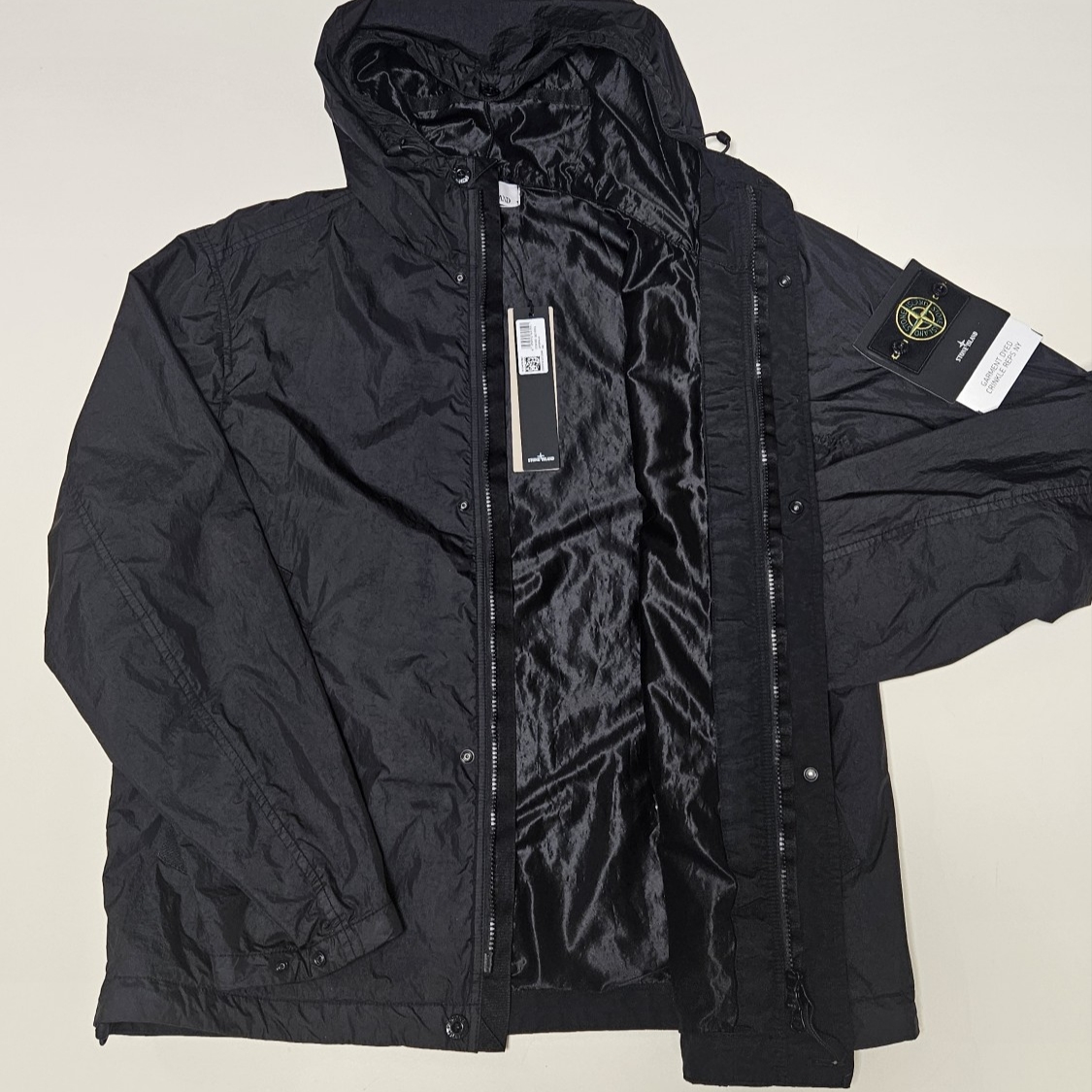 Stone Island S0A23 Crinkle Reps R-NY Wind Resistant Anti-Drop Hooded Jacket - 25SS 착용 스타일