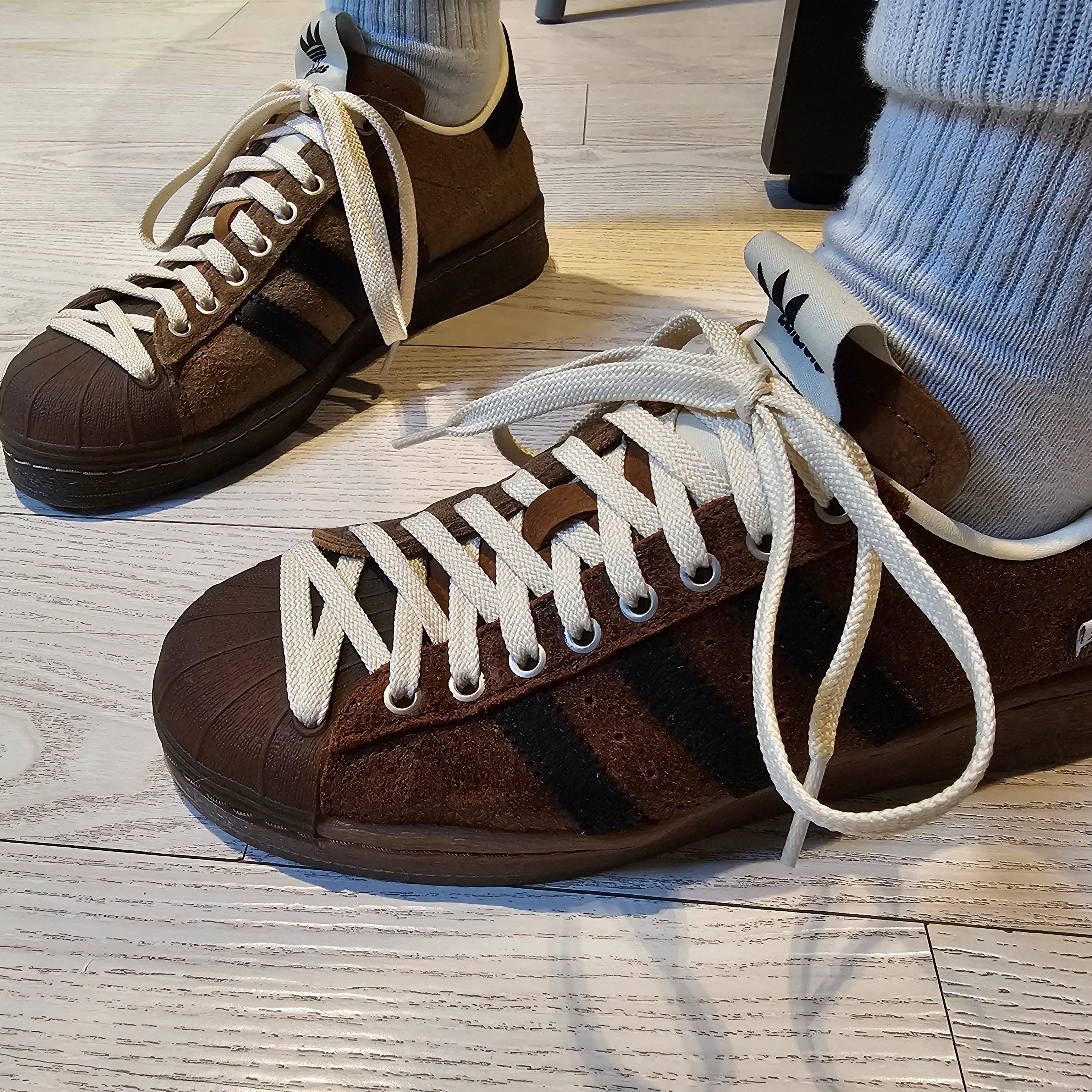 Adidas x Song for the Mute Superstar 82 Khaki Core Black 착용 스타일 - 1