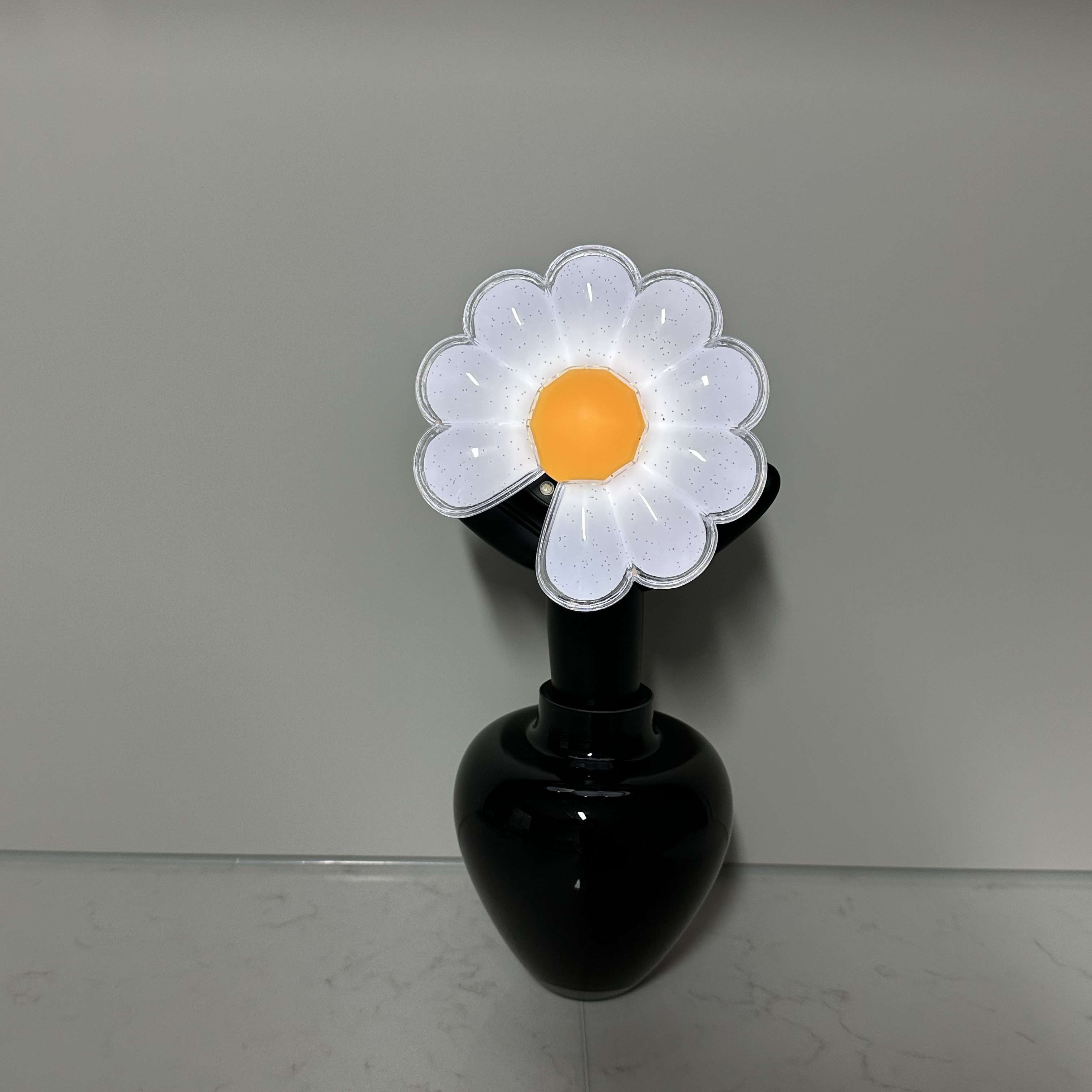 G-DRAGON Ubermensch Official Light Stick 착용 스타일