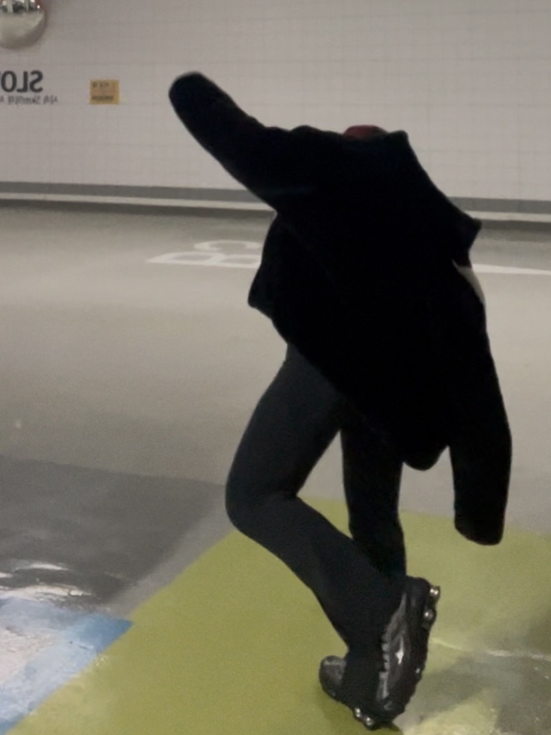 나이키 샥스 라이드 2 라이트 그래파이트 앤트러사이트 착용 스타일 - 1
