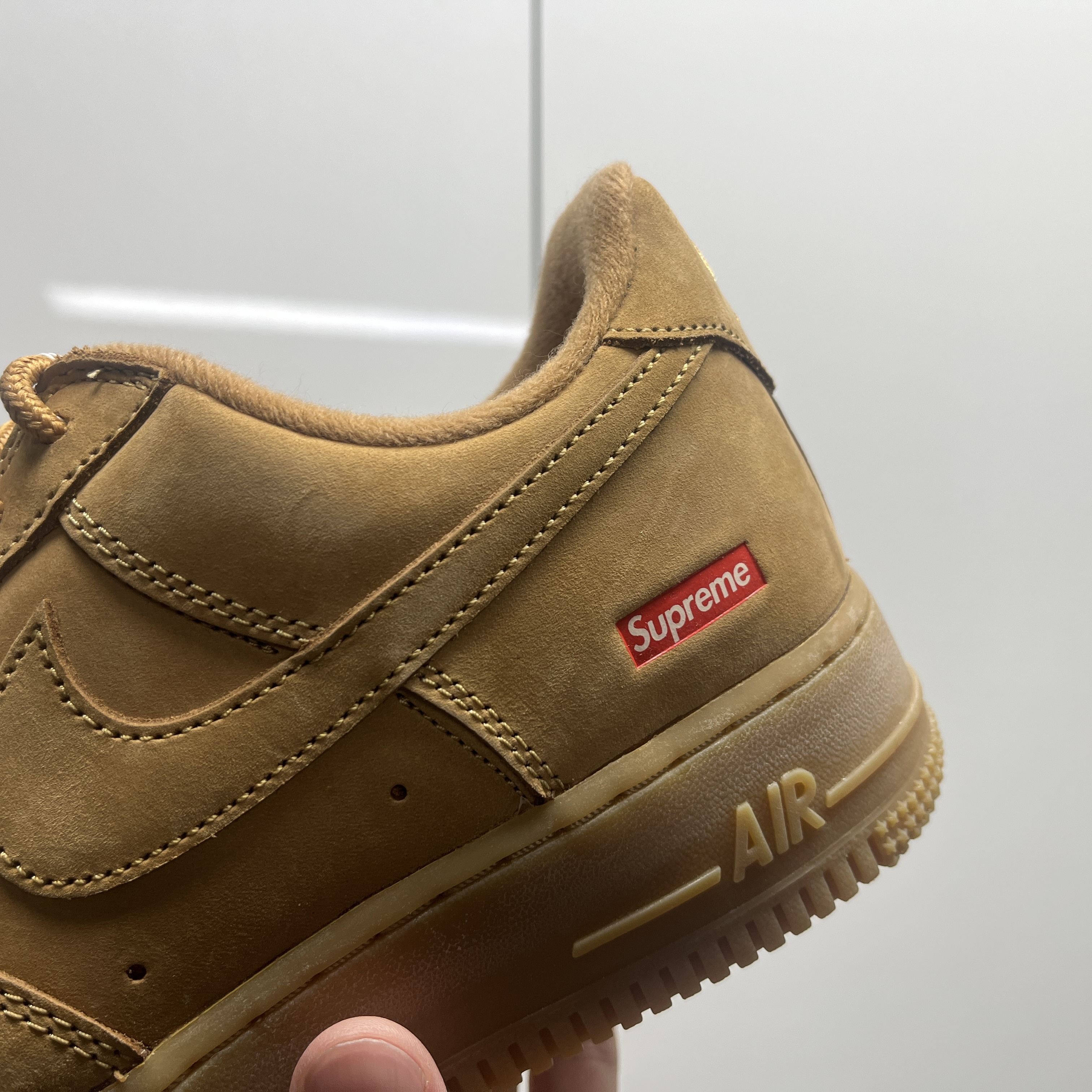 Nike x Supreme Air Force 1 Low Flax 착용 스타일 - 2
